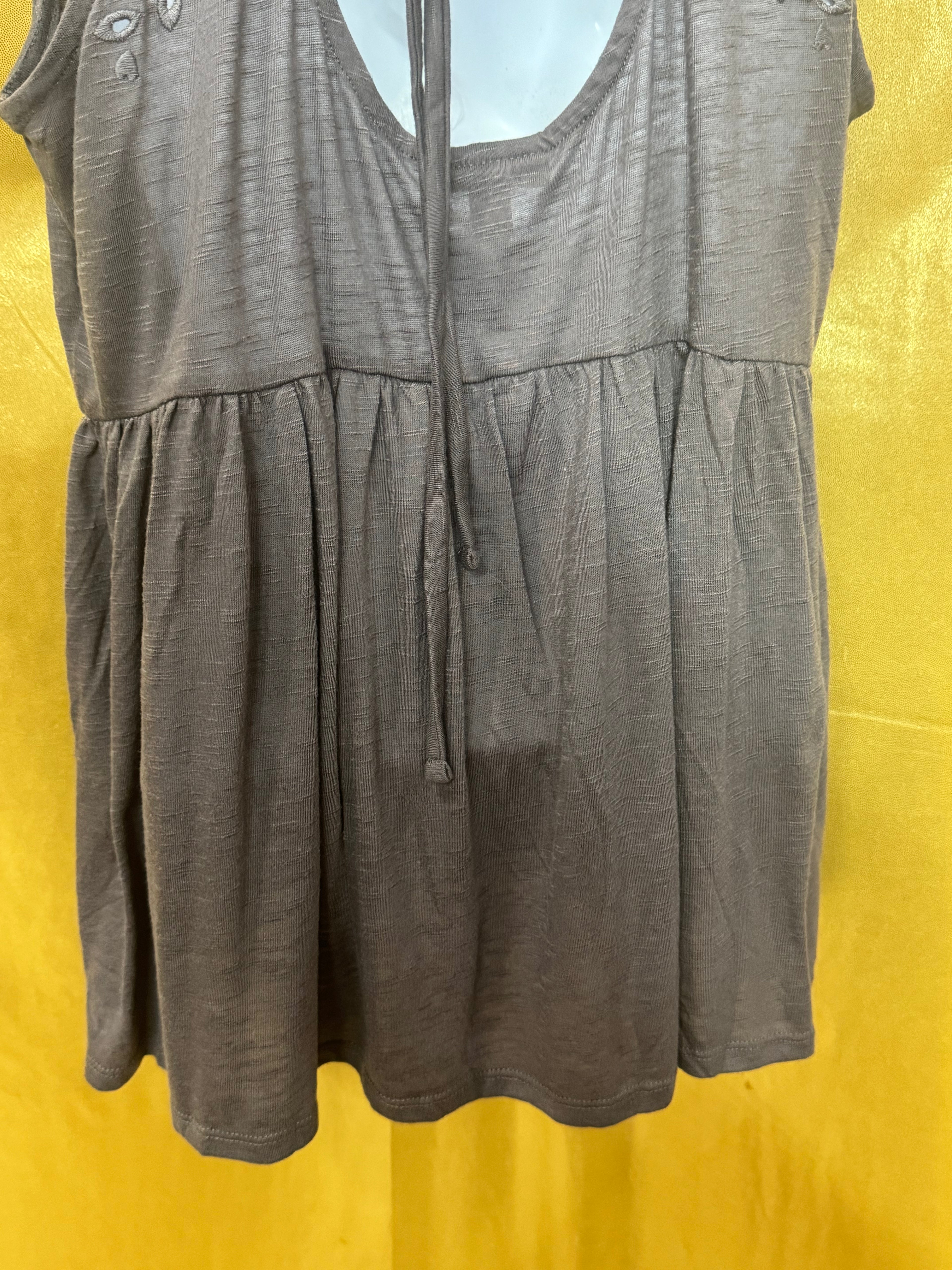 Torrid Grey Embroidered Babydoll Tank Top Keyhole Tie Back Size 0 / Large