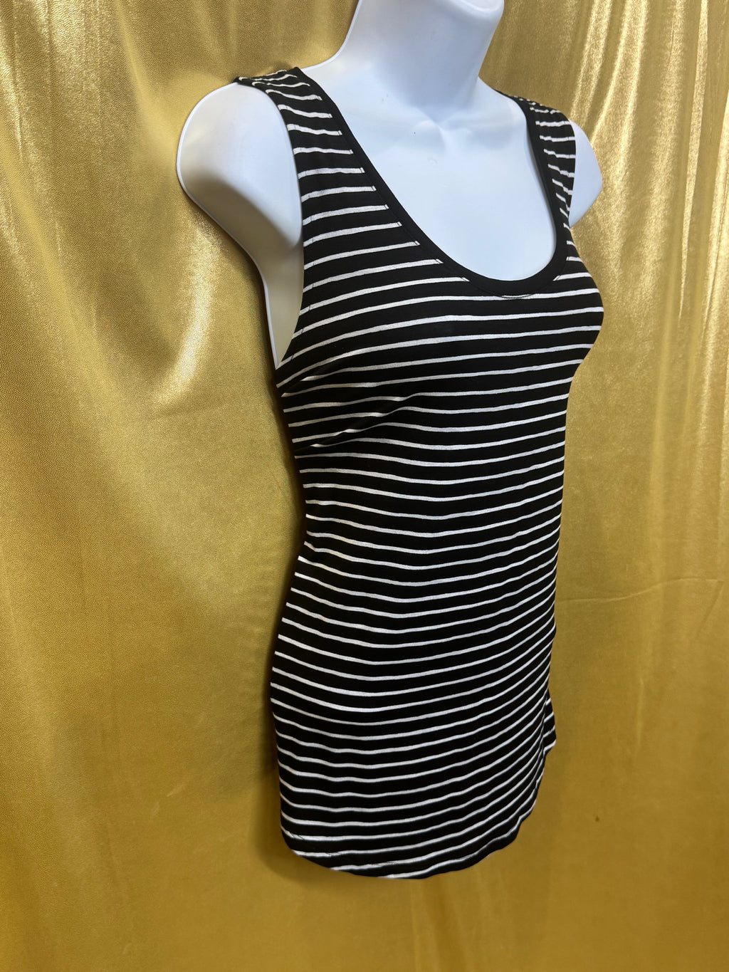 A New Day Striped Scoop Neck Tank Top L NWT Black White Rayon Spandex Stretch