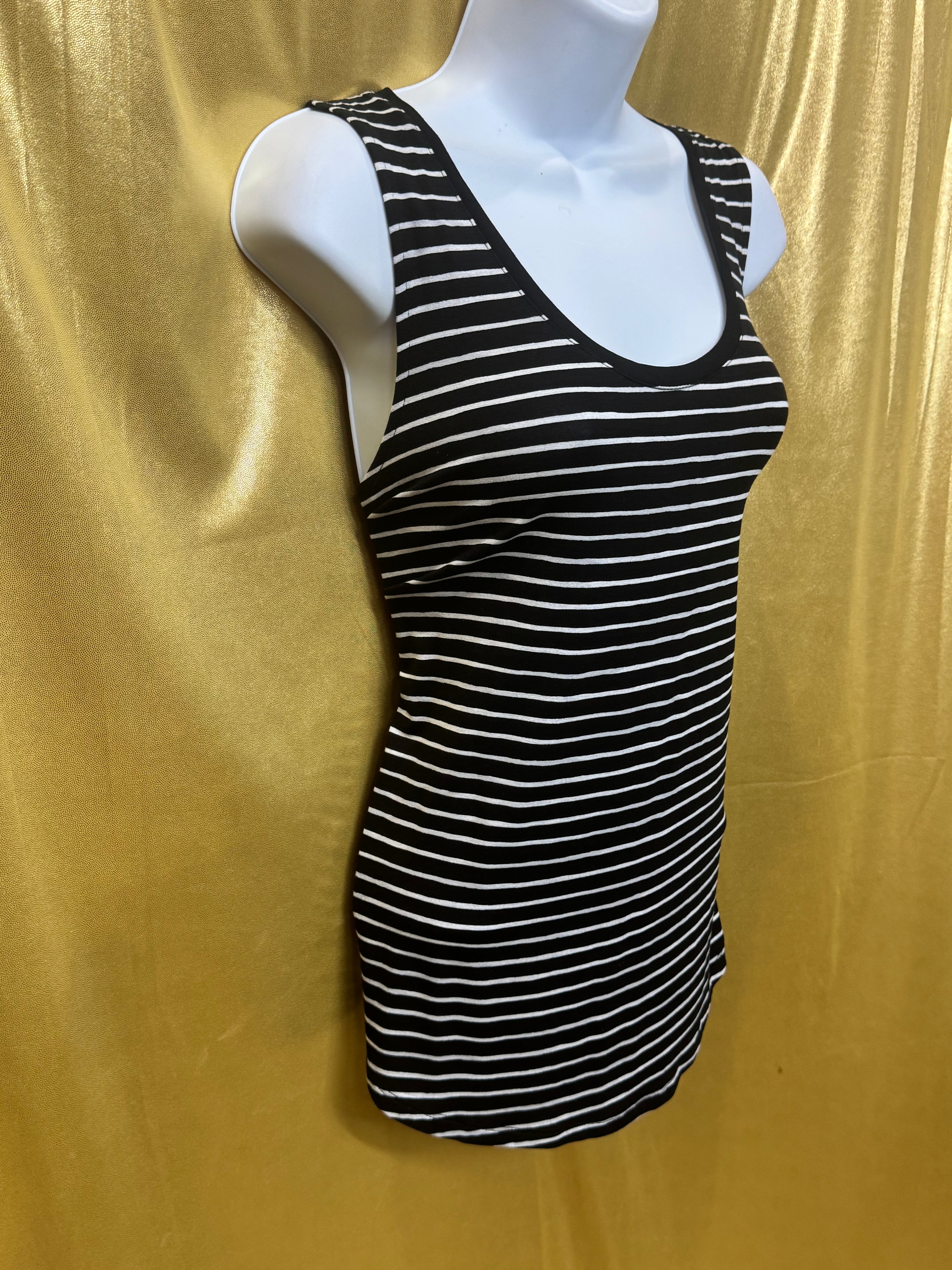 A New Day Striped Scoop Neck Tank Top L NWT Black White Rayon Spandex Stretch