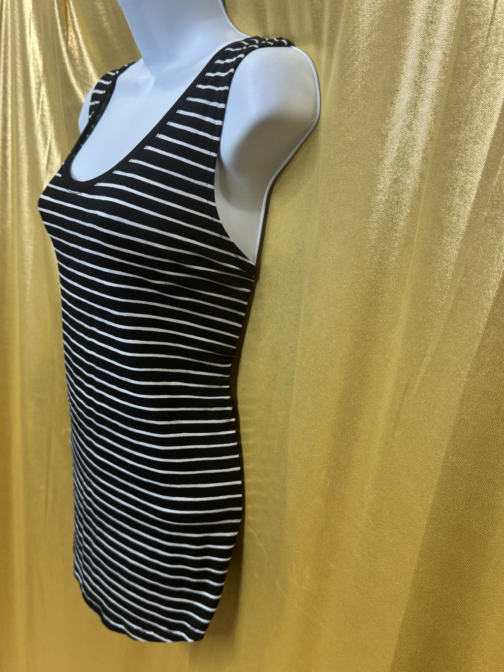 A New Day Striped Scoop Neck Tank Top L NWT Black White Rayon Spandex Stretch