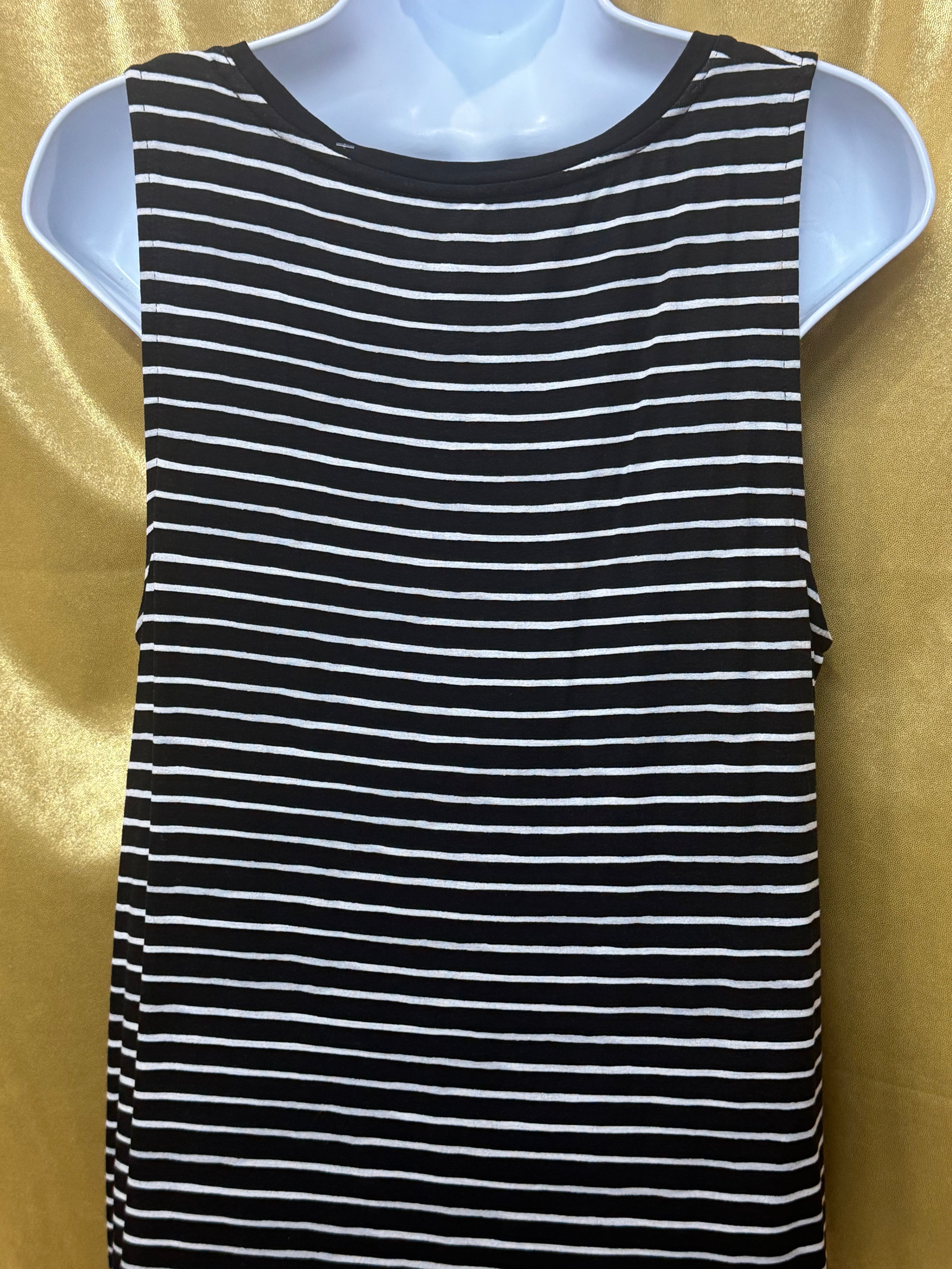 A New Day Striped Scoop Neck Tank Top L NWT Black White Rayon Spandex Stretch