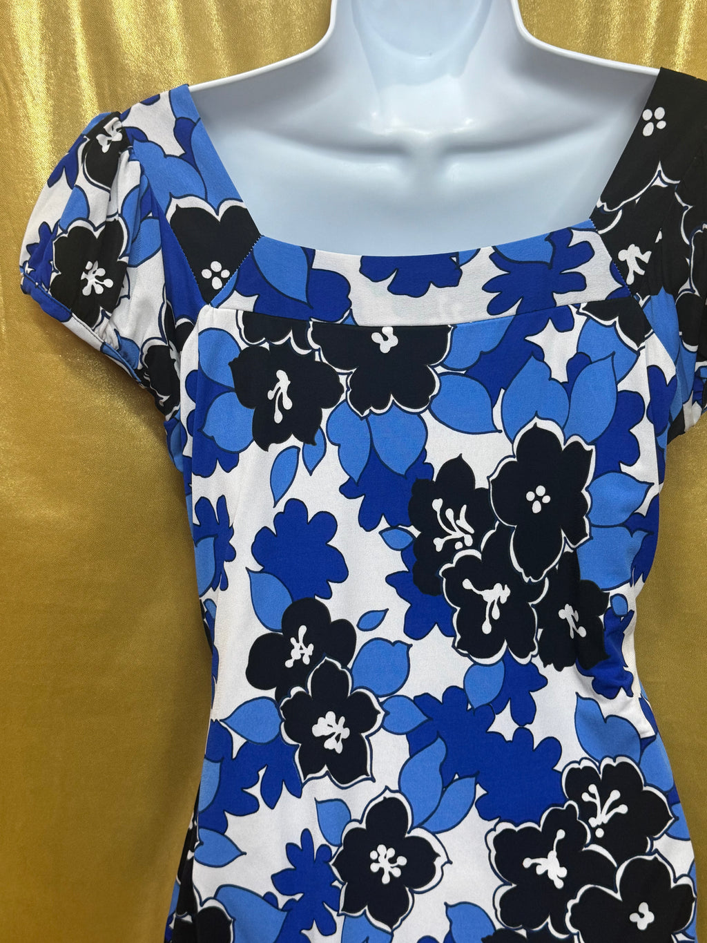 New Directions Blue Floral Scoop Neck Blouse - Size Small 💙
