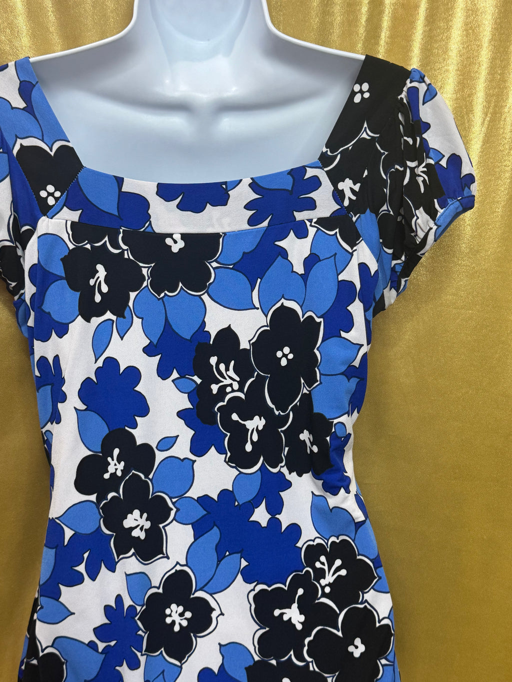 New Directions Blue Floral Scoop Neck Blouse - Size Small 💙