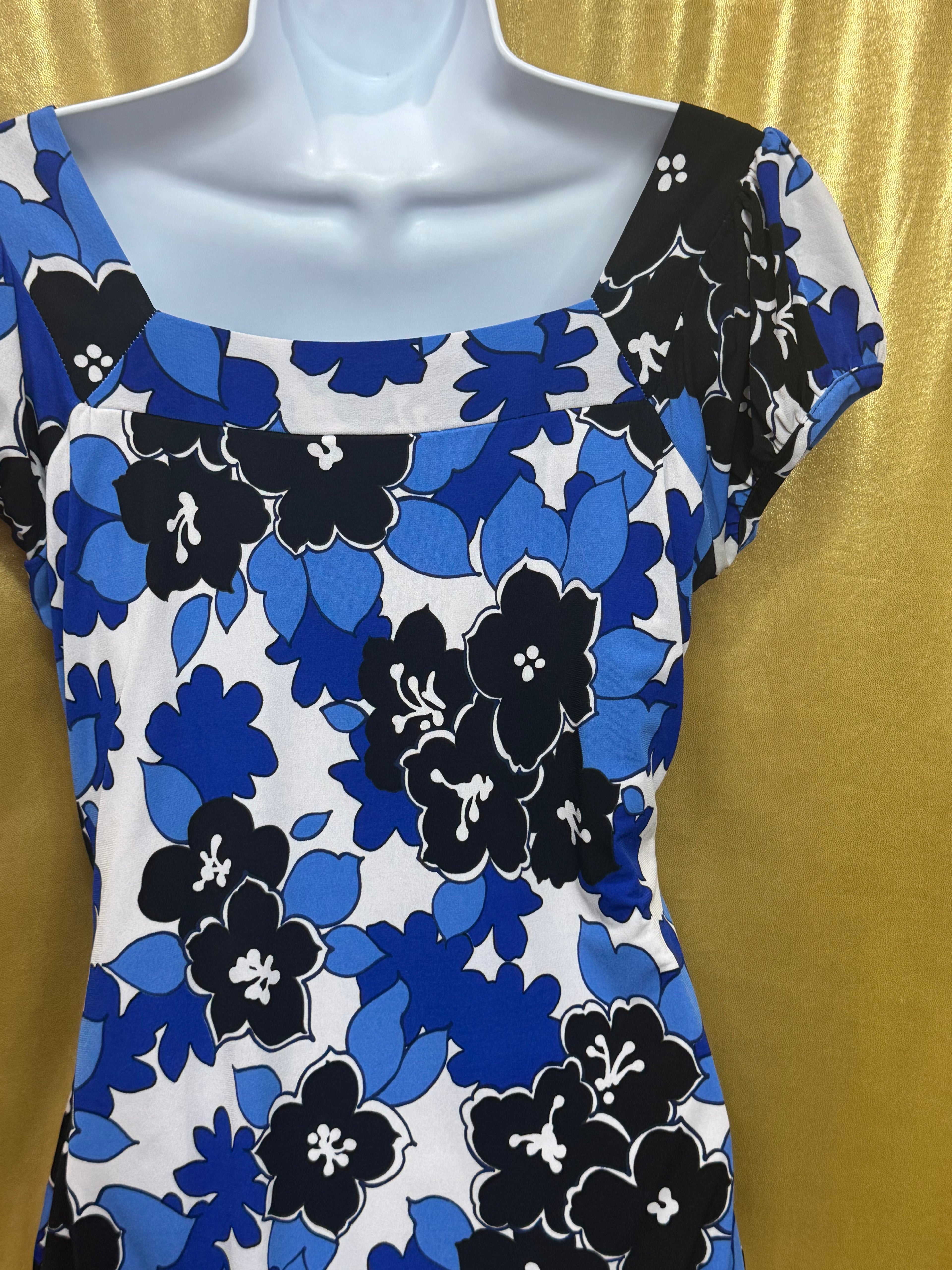 New Directions Blue Floral Scoop Neck Blouse - Size Small 💙