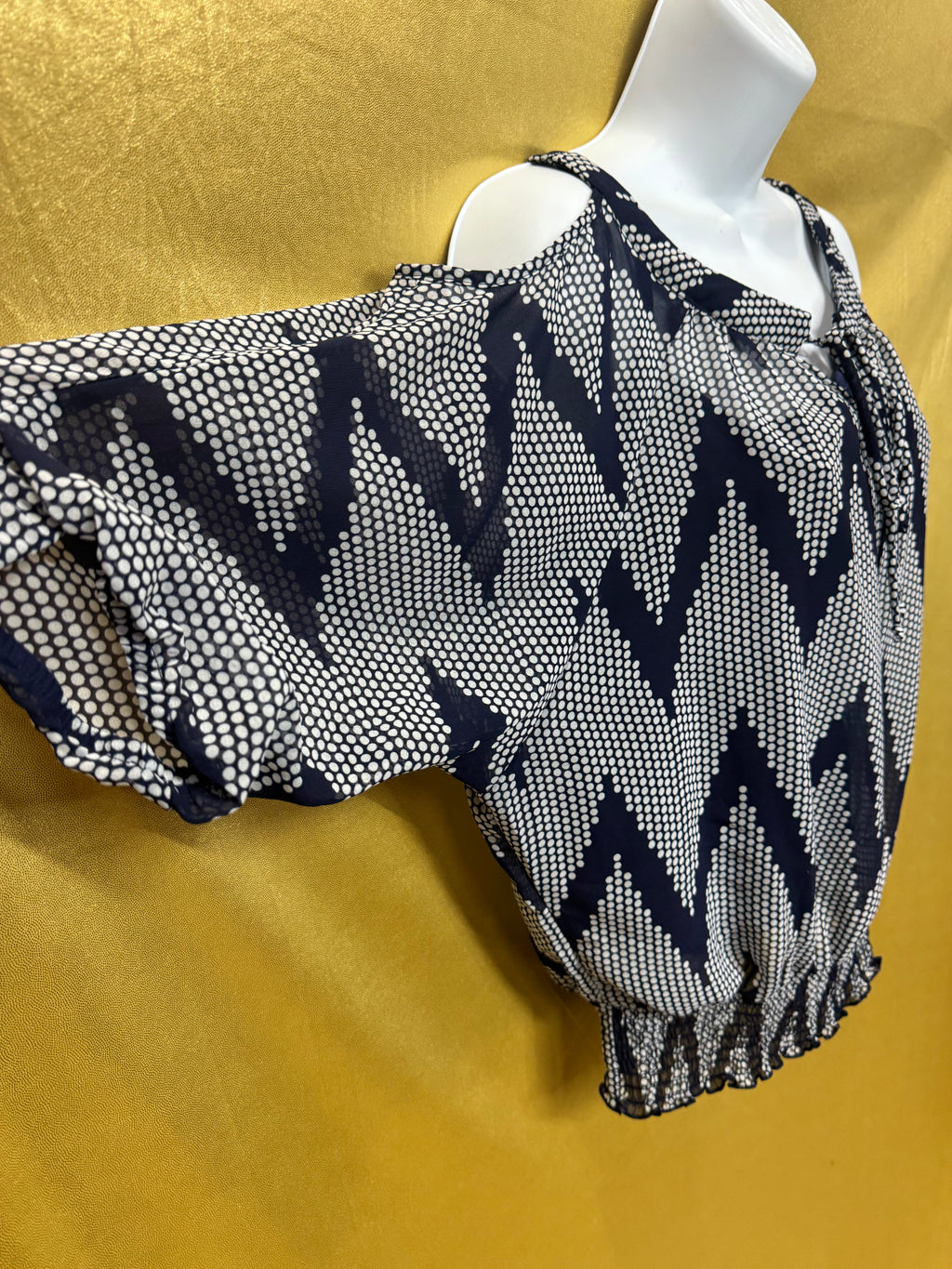 Iz Byer Blue & White Zig-Zag Cold-Shoulder Blouson Blouse | Size Small