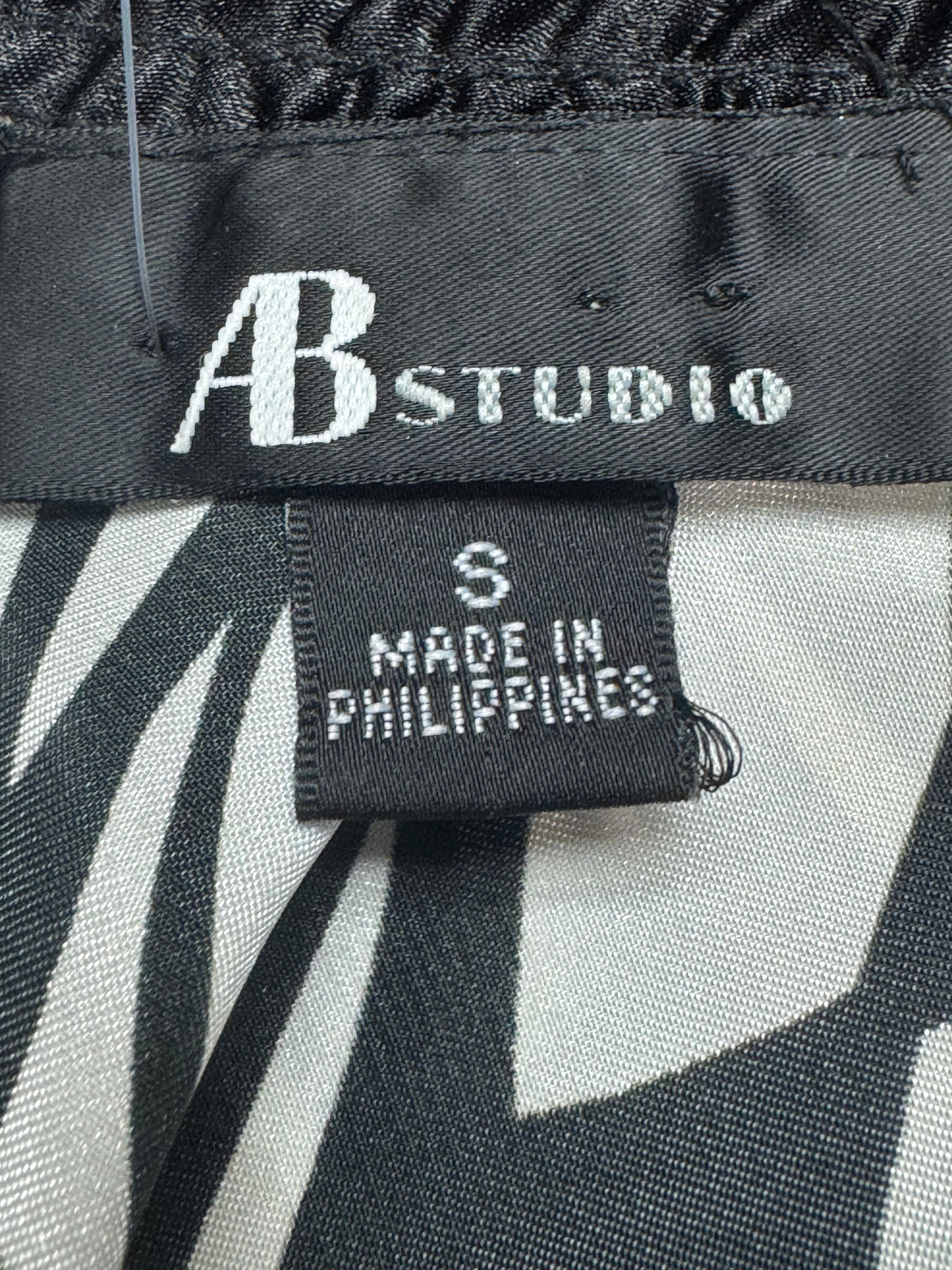 A.B. Studio Black & White Abstract Floral Sleeveless Top Tank - Size Small