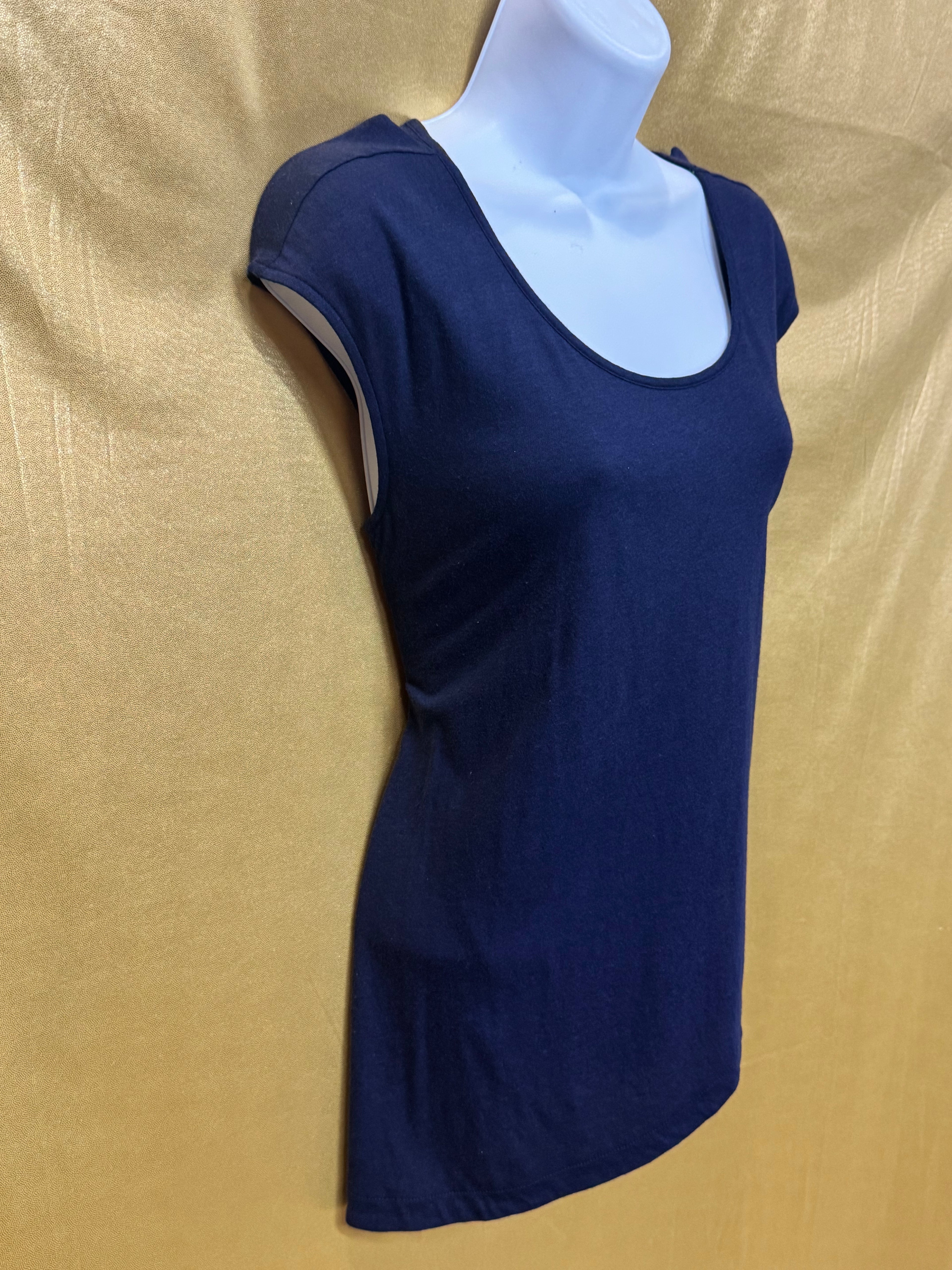 Gap Navy Blue Scoop Neck Tulip Hem Tee – Size M
