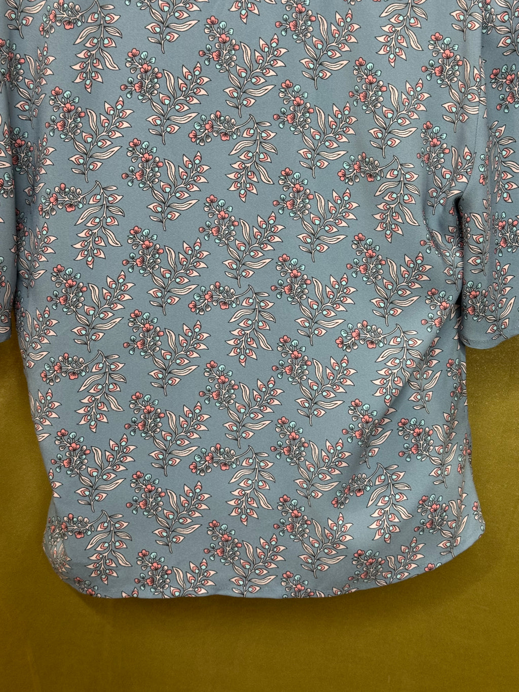 LOFT Blue Floral Twist-Front Blouse Size Small - Short Flutter Sleeve Top