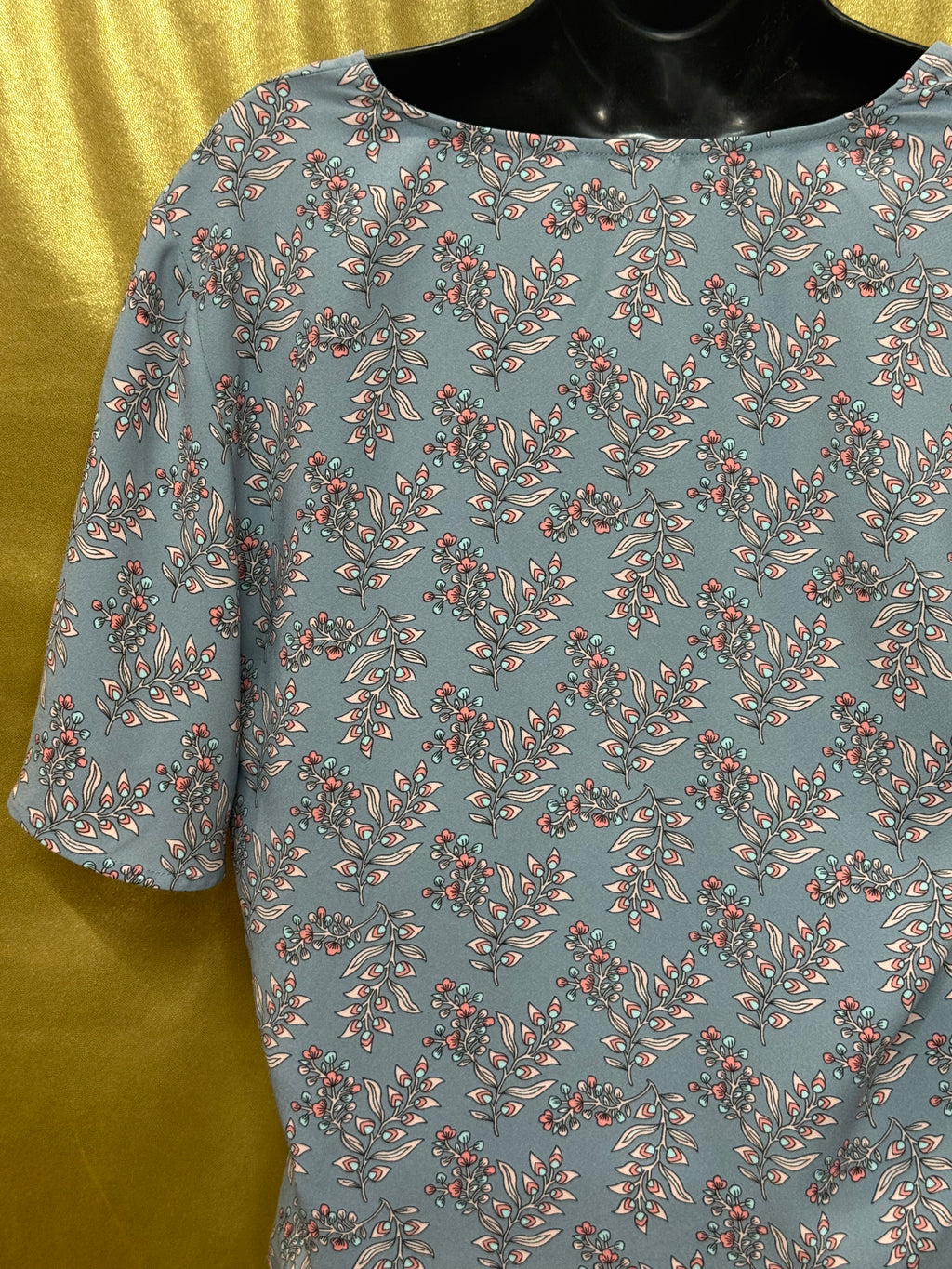 LOFT Blue Floral Twist-Front Blouse Size Small - Short Flutter Sleeve Top