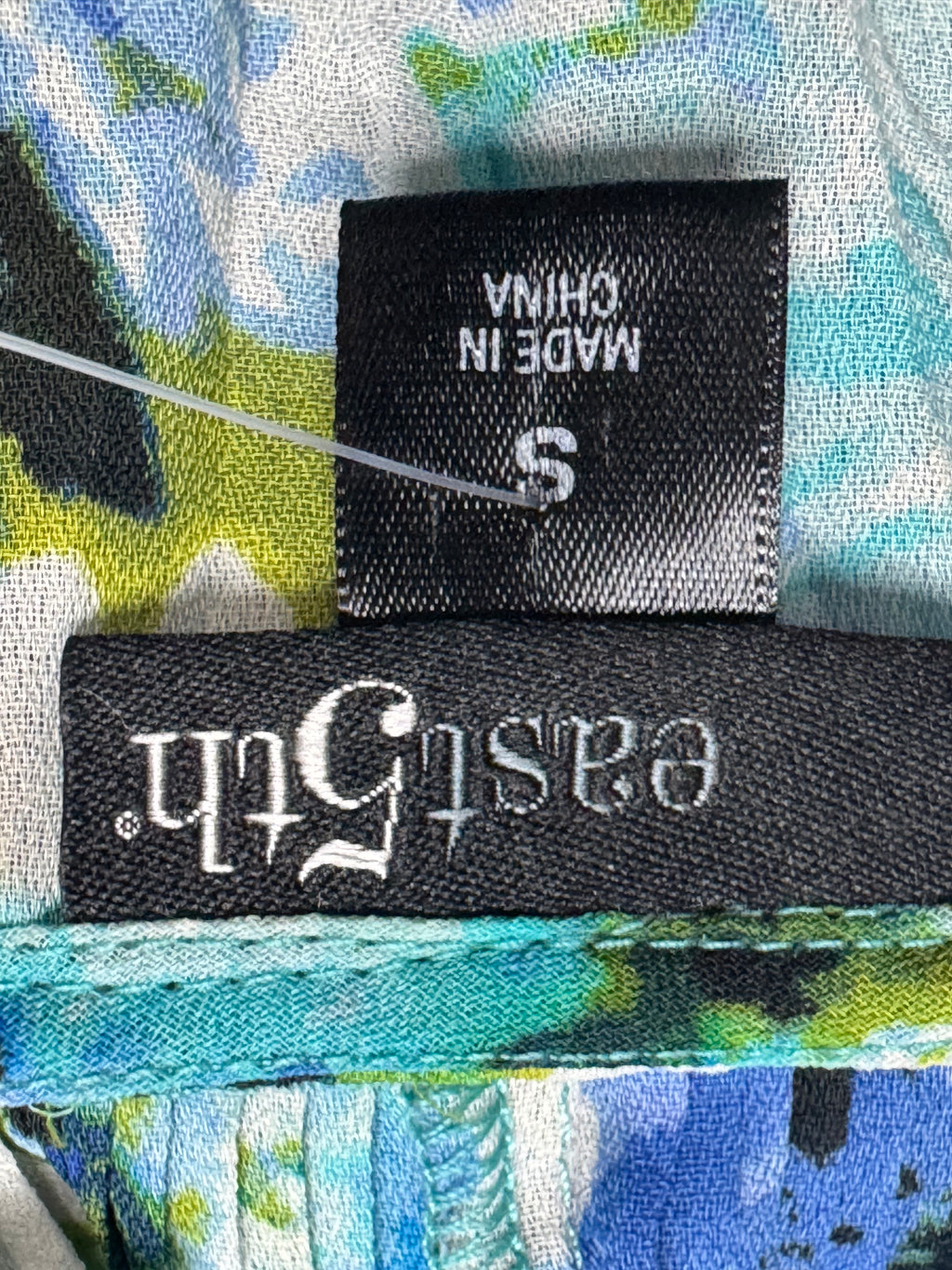 East 5th Blue & Green Floral Ruffle V-Neck Blouse Size Small
