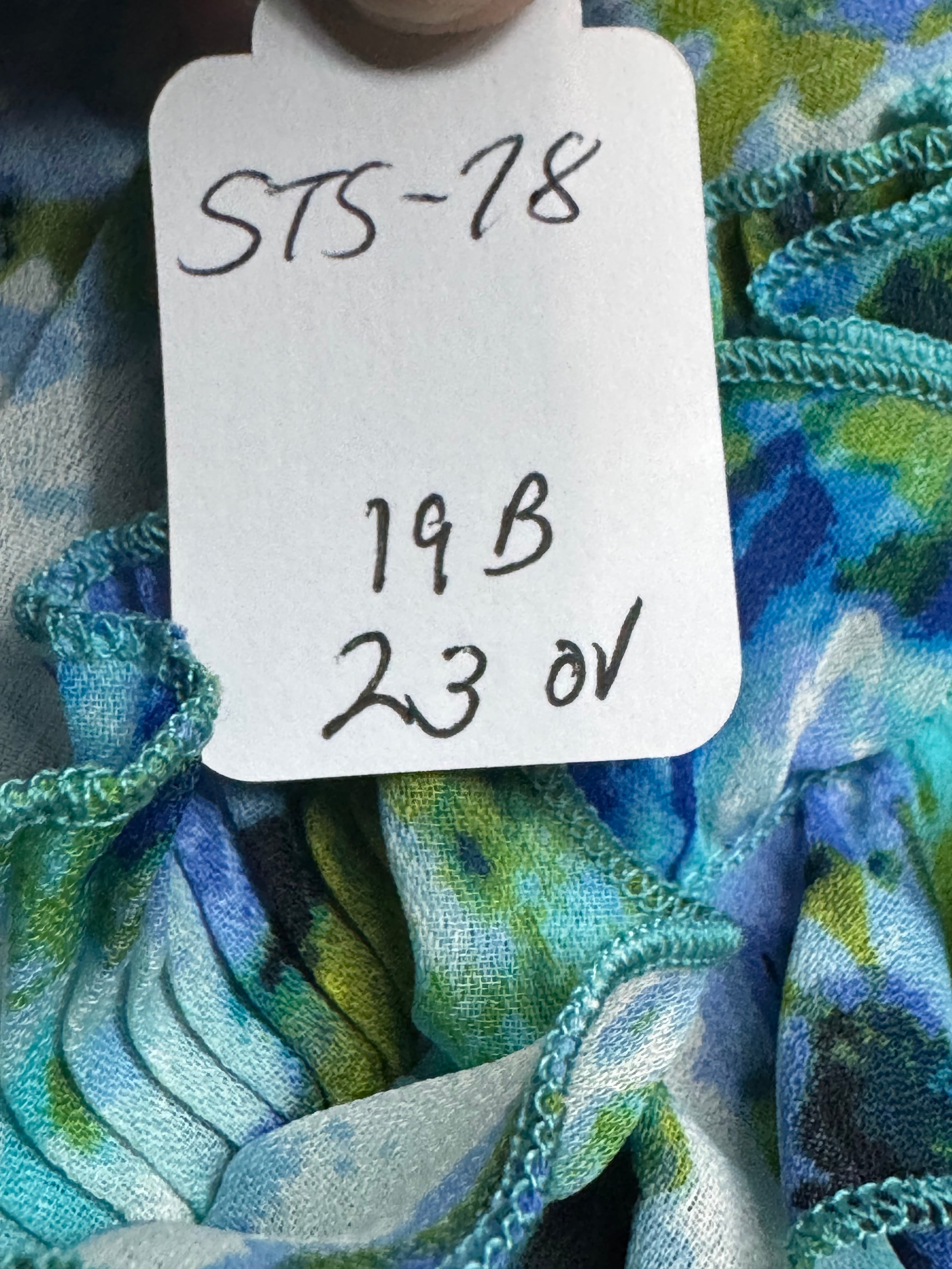 East 5th Blue & Green Floral Ruffle V-Neck Blouse Size Small