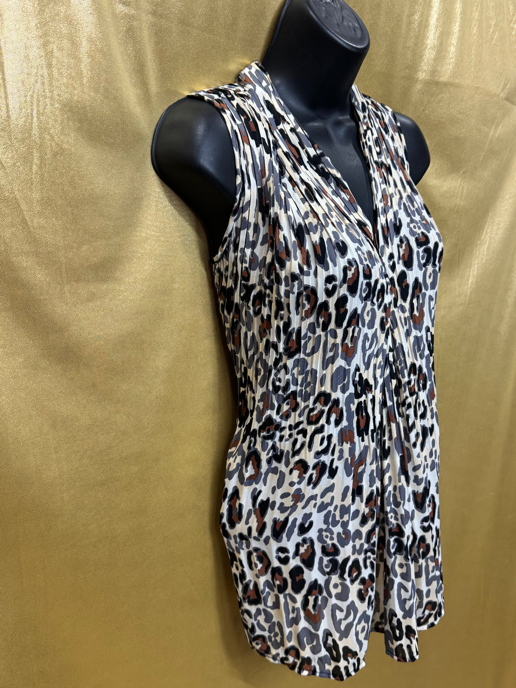 Ninety Clothing Co. Animal Print Sleeveless V-Neck Blouse Top - Size Small