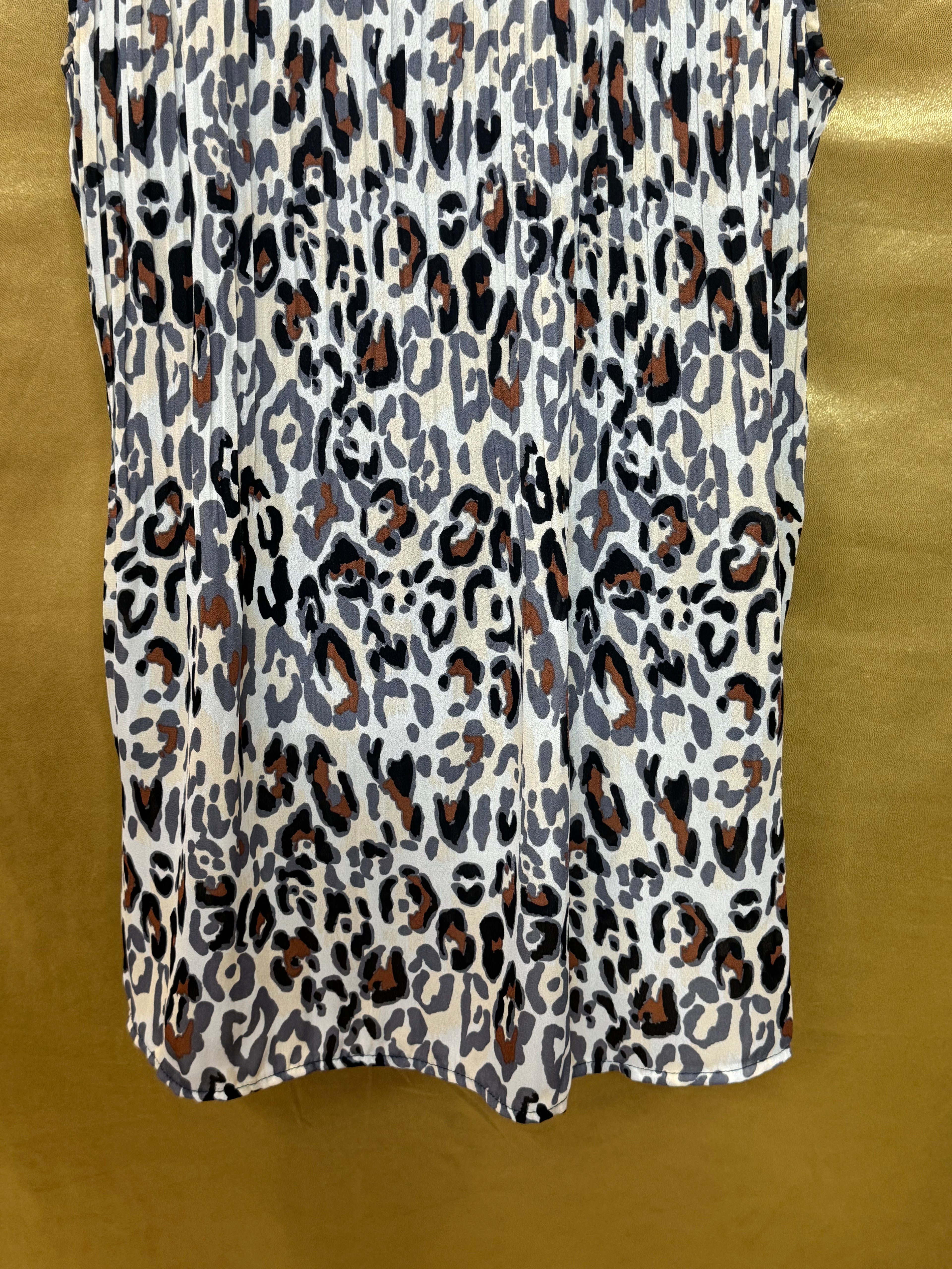 Ninety Clothing Co. Animal Print Sleeveless V-Neck Blouse Top - Size Small