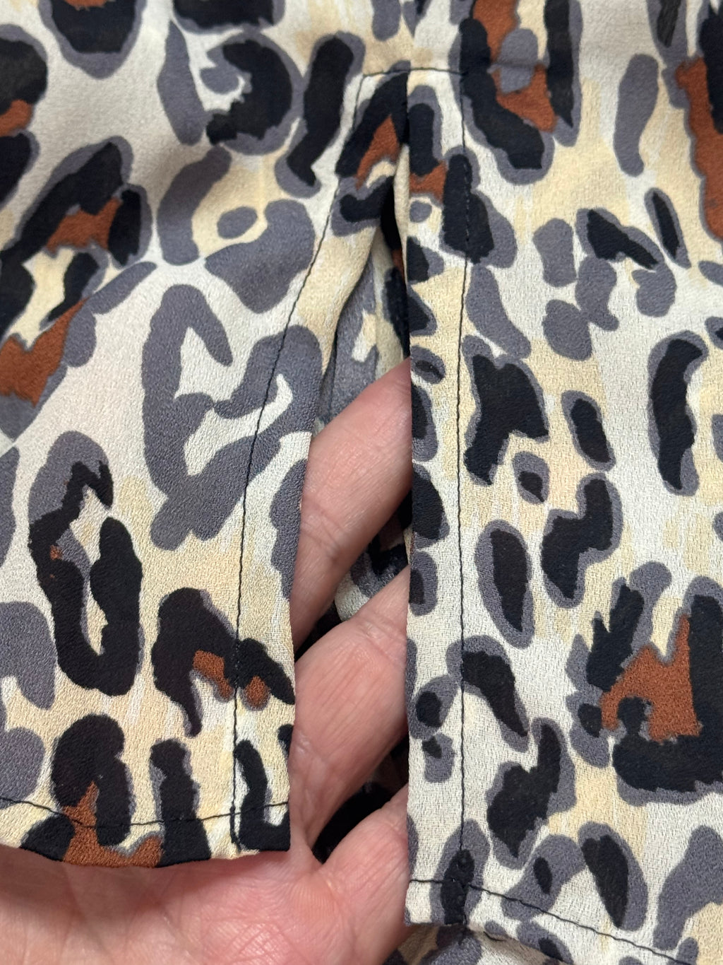 Ninety Clothing Co. Animal Print Sleeveless V-Neck Blouse Top - Size Small
