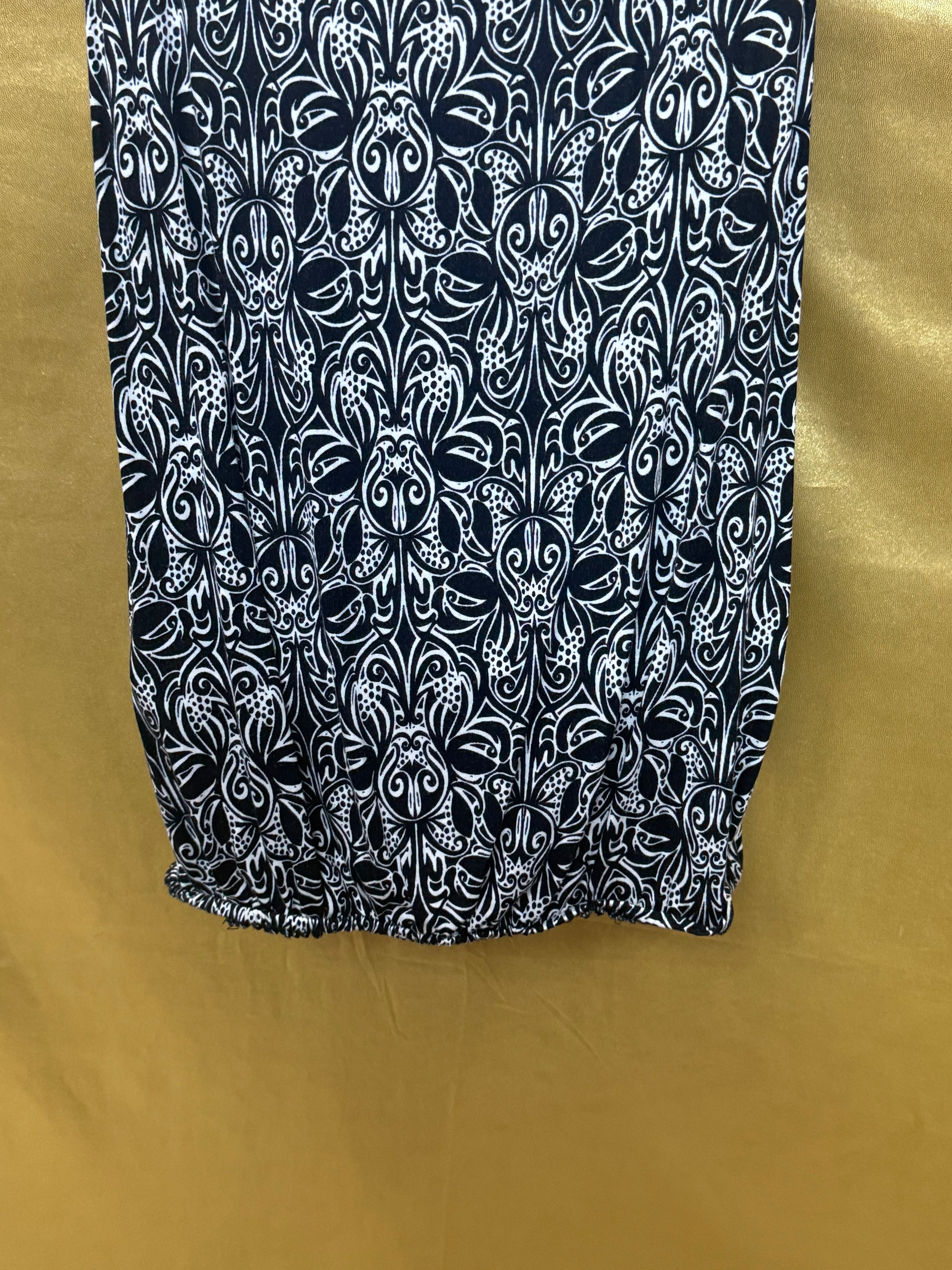 Cable & Gauge Black White Abstract Floral Keyhole Tank Top Size M