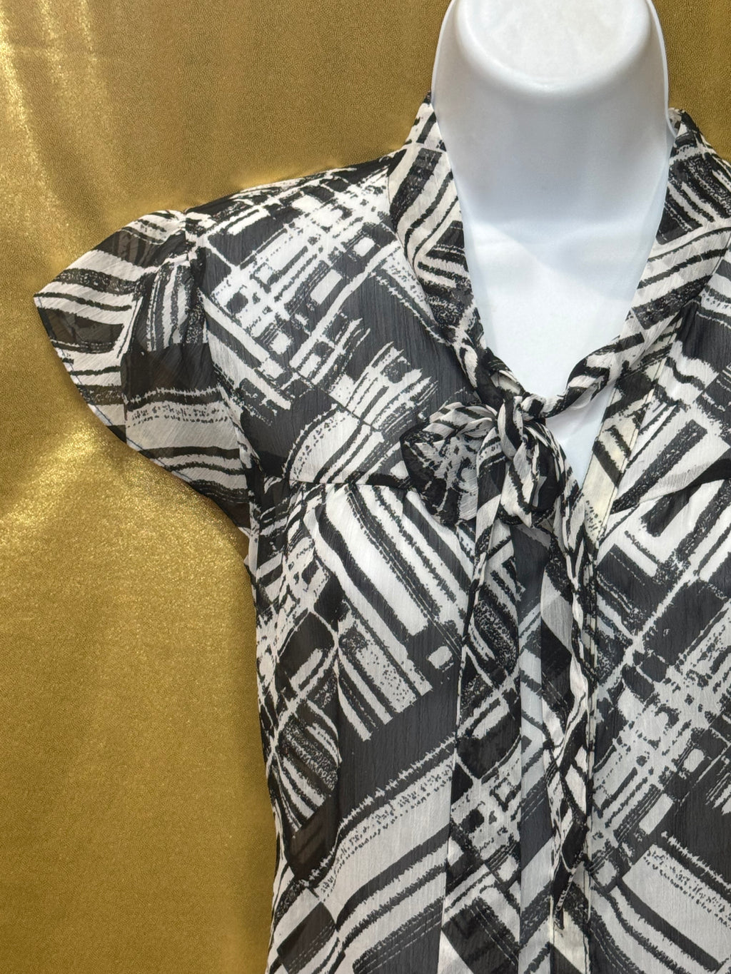 Madison Abstract Graphic Tie-Neck Blouse | Black & White Cap Sleeve Top, Size S