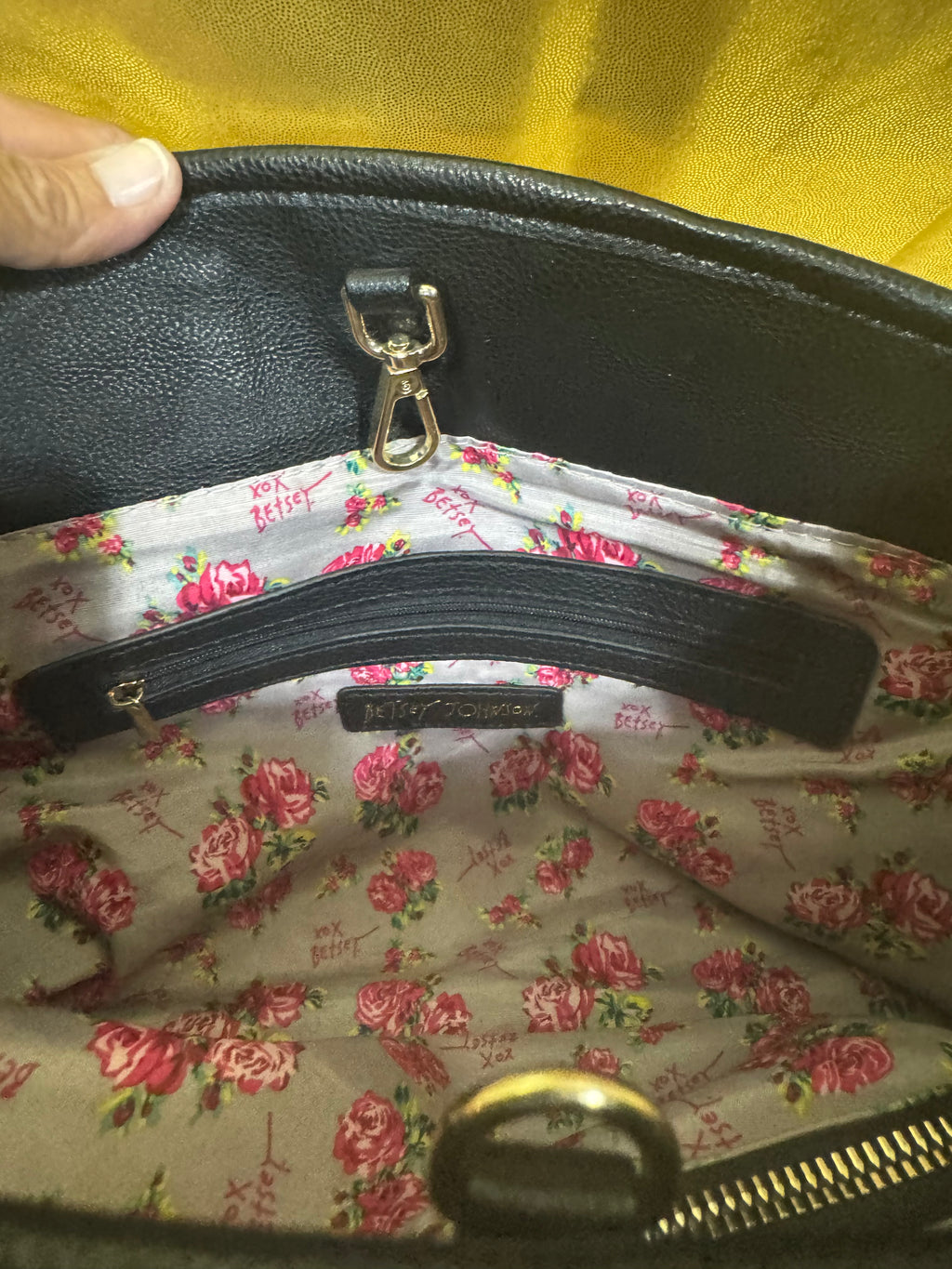 Betsey Johnson Big Bow Wagon Satchel