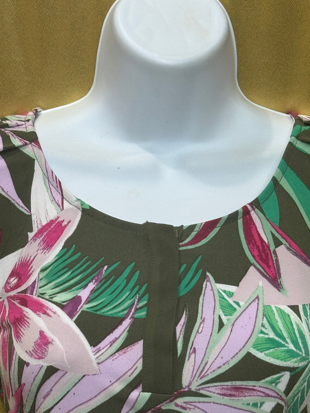 New York & Co. 7th Avenue Tropical Floral Top - Small