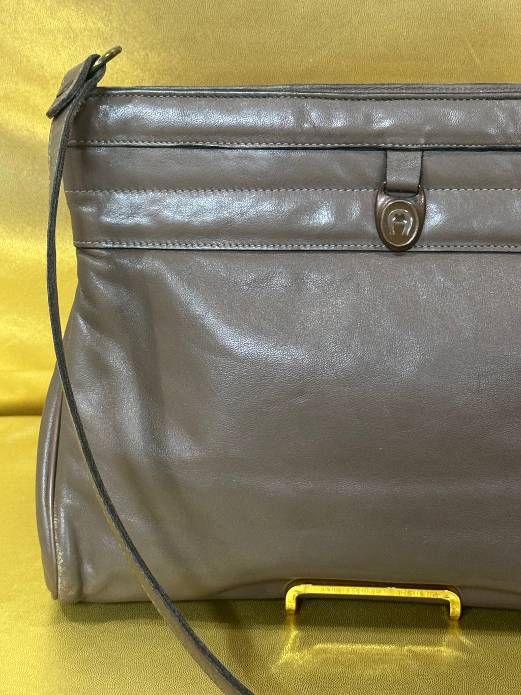 Vintage Etienne Aigner Grey Leather Shoulder Bag – Classic Horseshoe Logo
