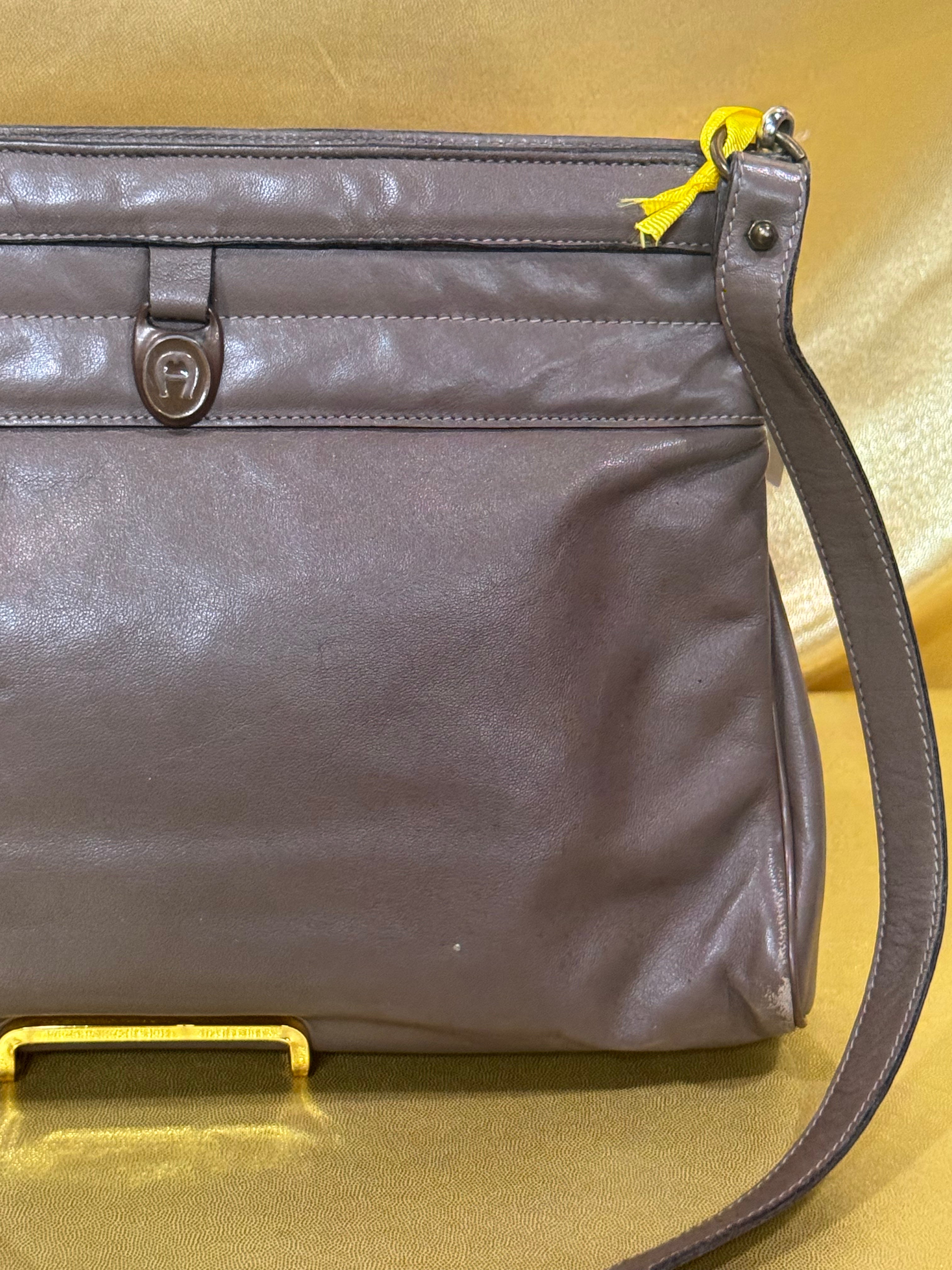 Vintage Etienne Aigner Grey Leather Shoulder Bag – Classic Horseshoe Logo