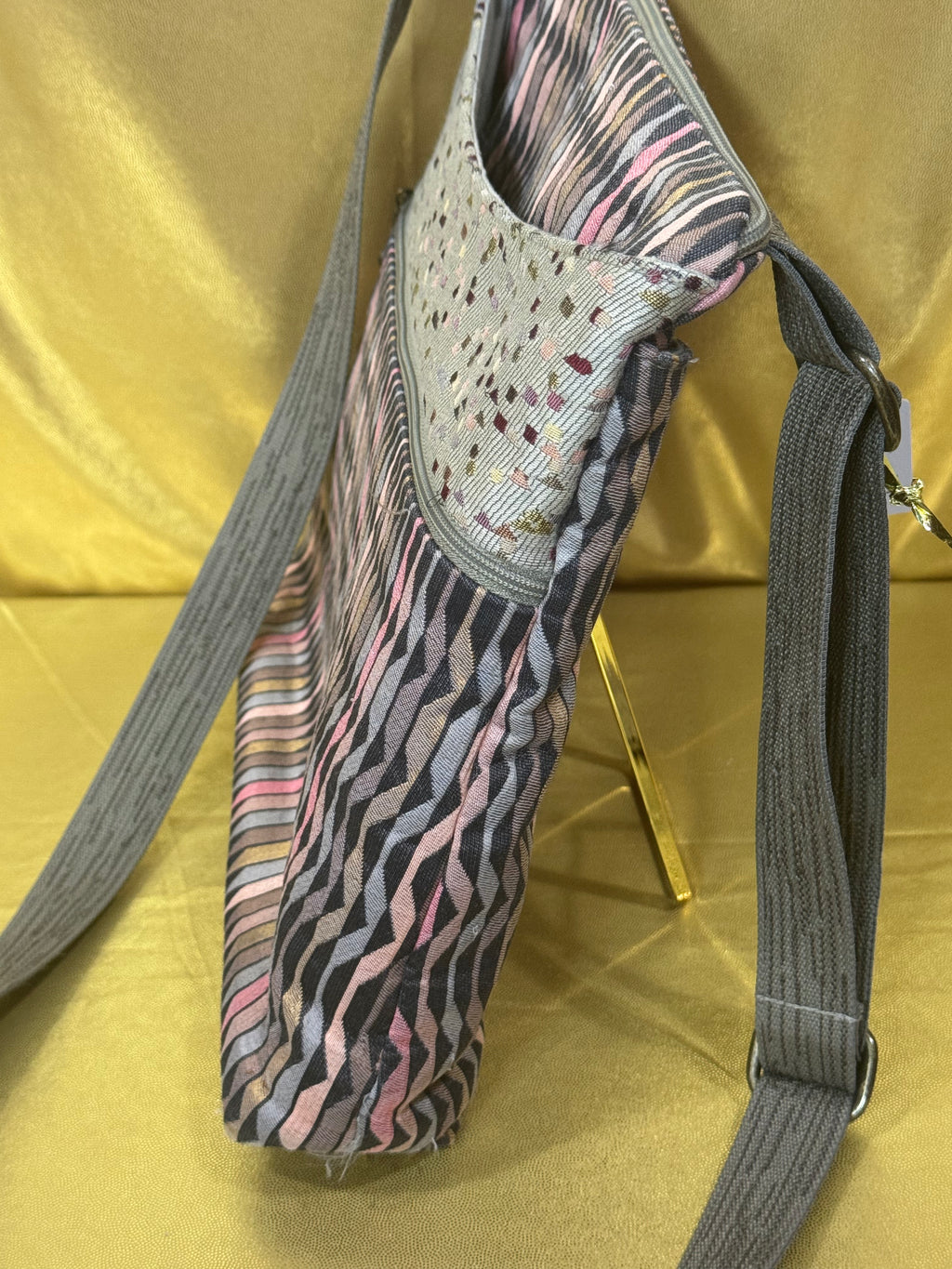 Maruca Design Tapestry Crossbody Bag – Wave Pattern & Textured Accent