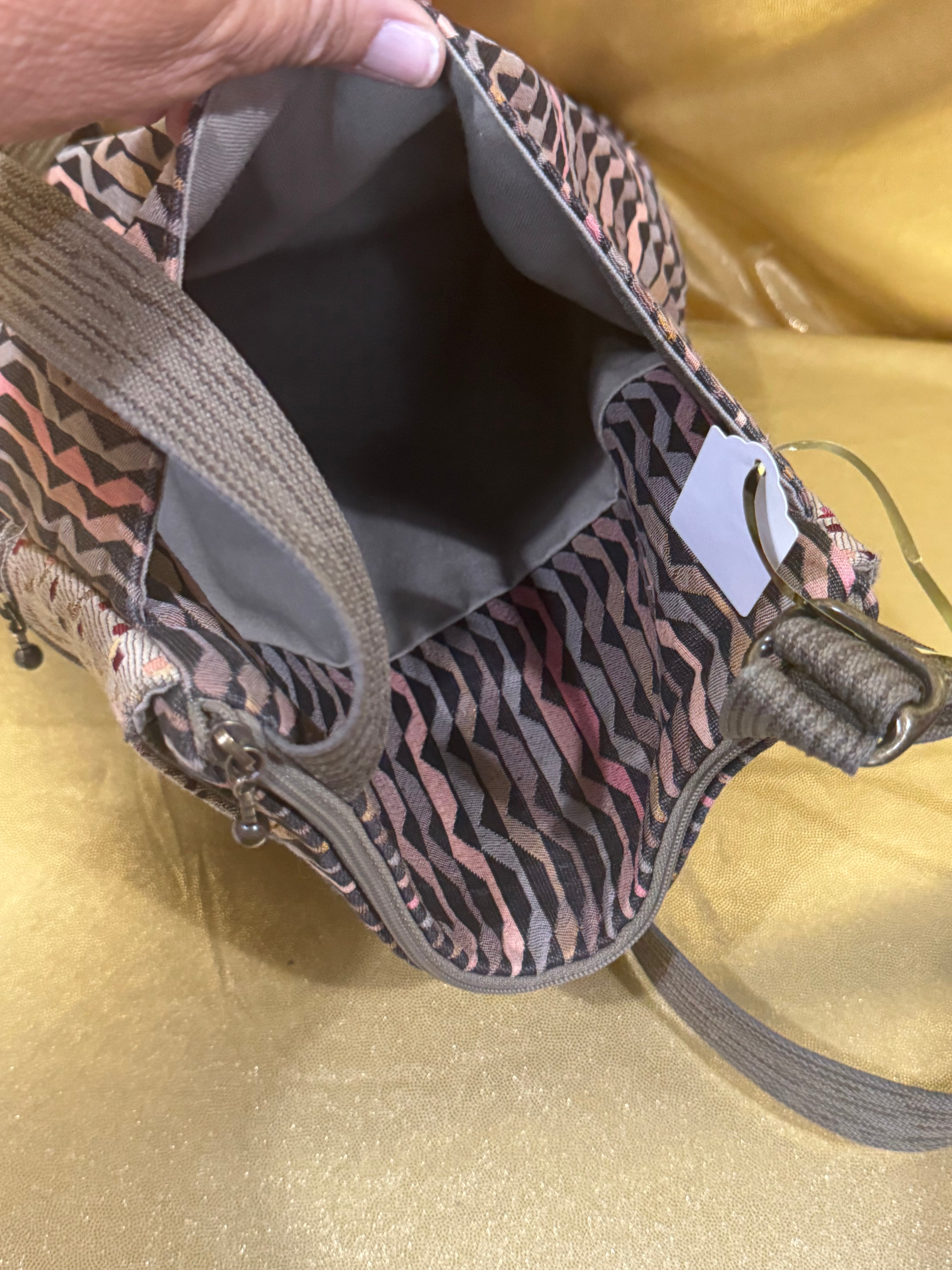 Maruca Design Tapestry Crossbody Bag – Wave Pattern & Textured Accent