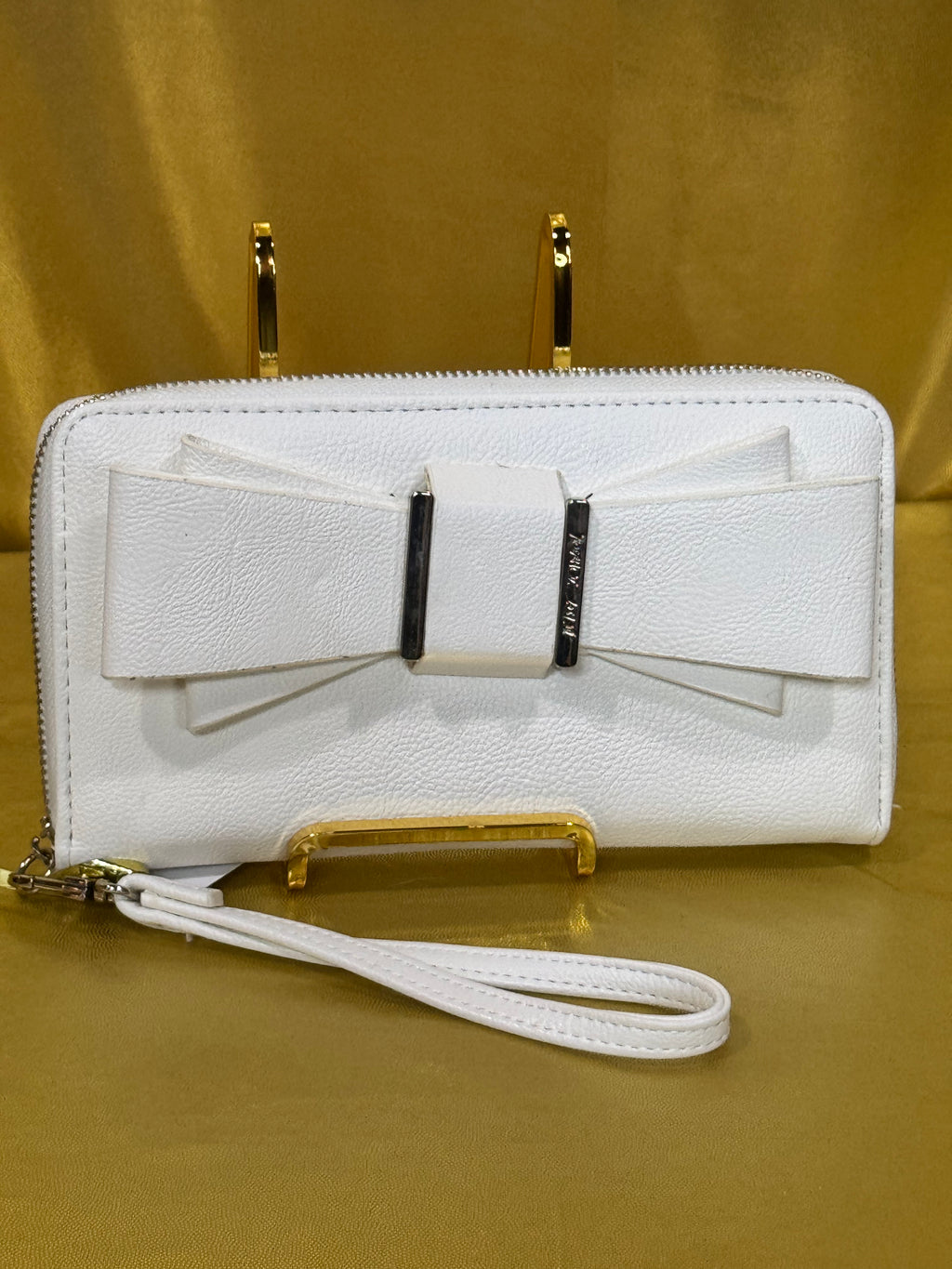Betsey Johnson White Bow Zippered Wristlet Clutch