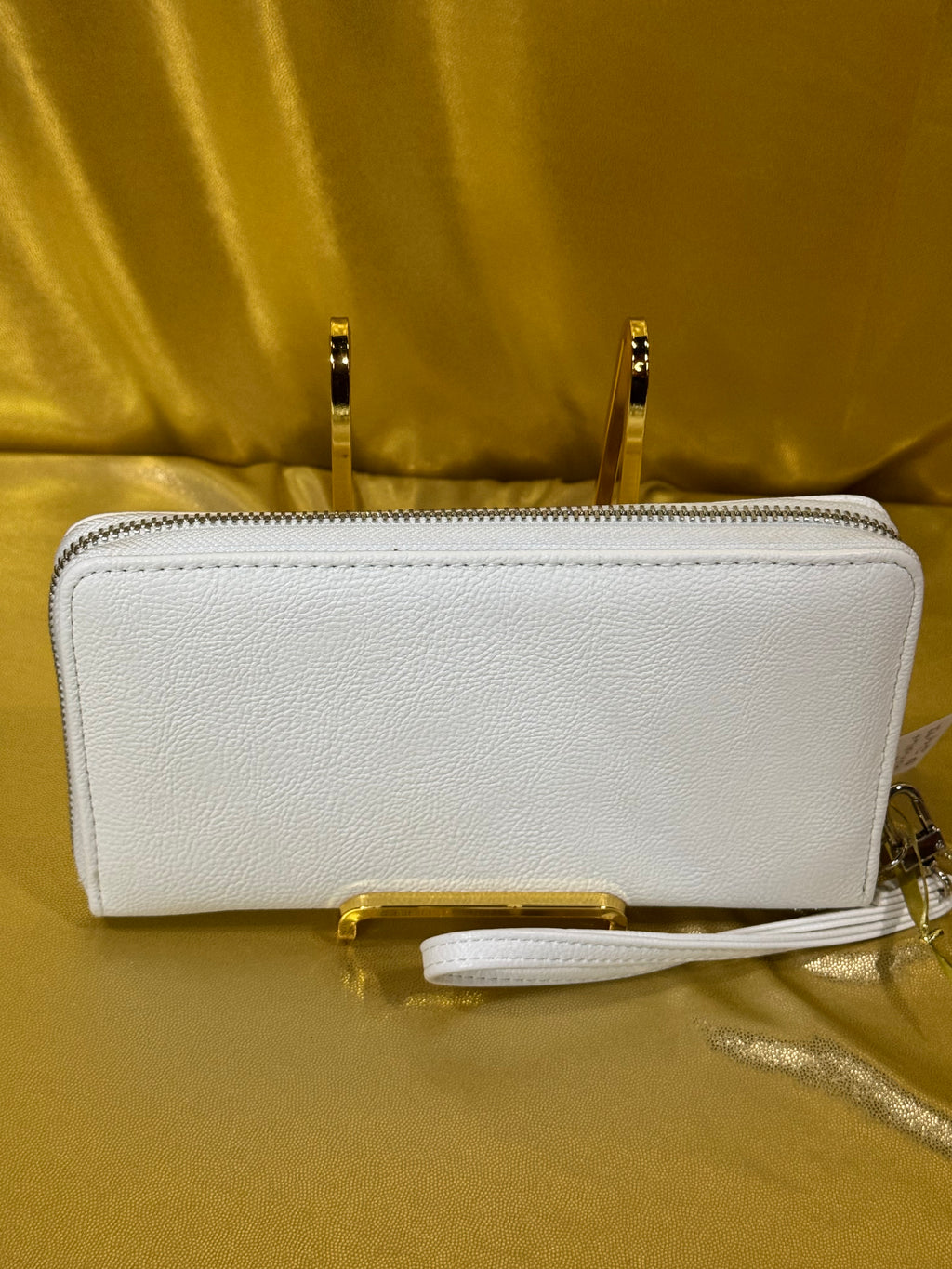 Betsey Johnson White Bow Zippered Wristlet Clutch
