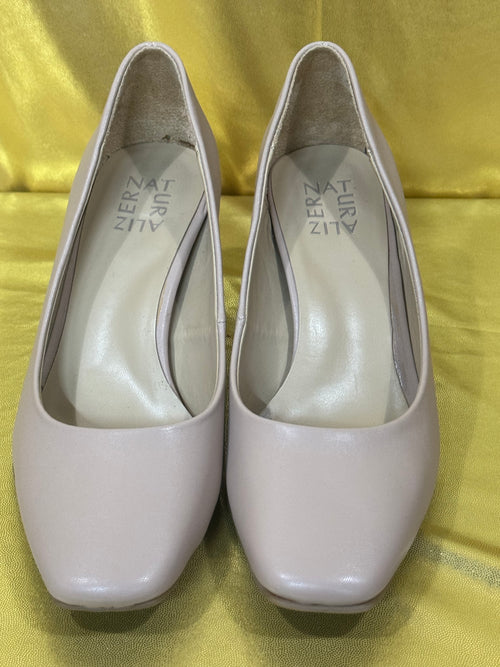 Chic Comfort: Naturalizer Nude Leather Block Heel Pumps (Size 8.5)