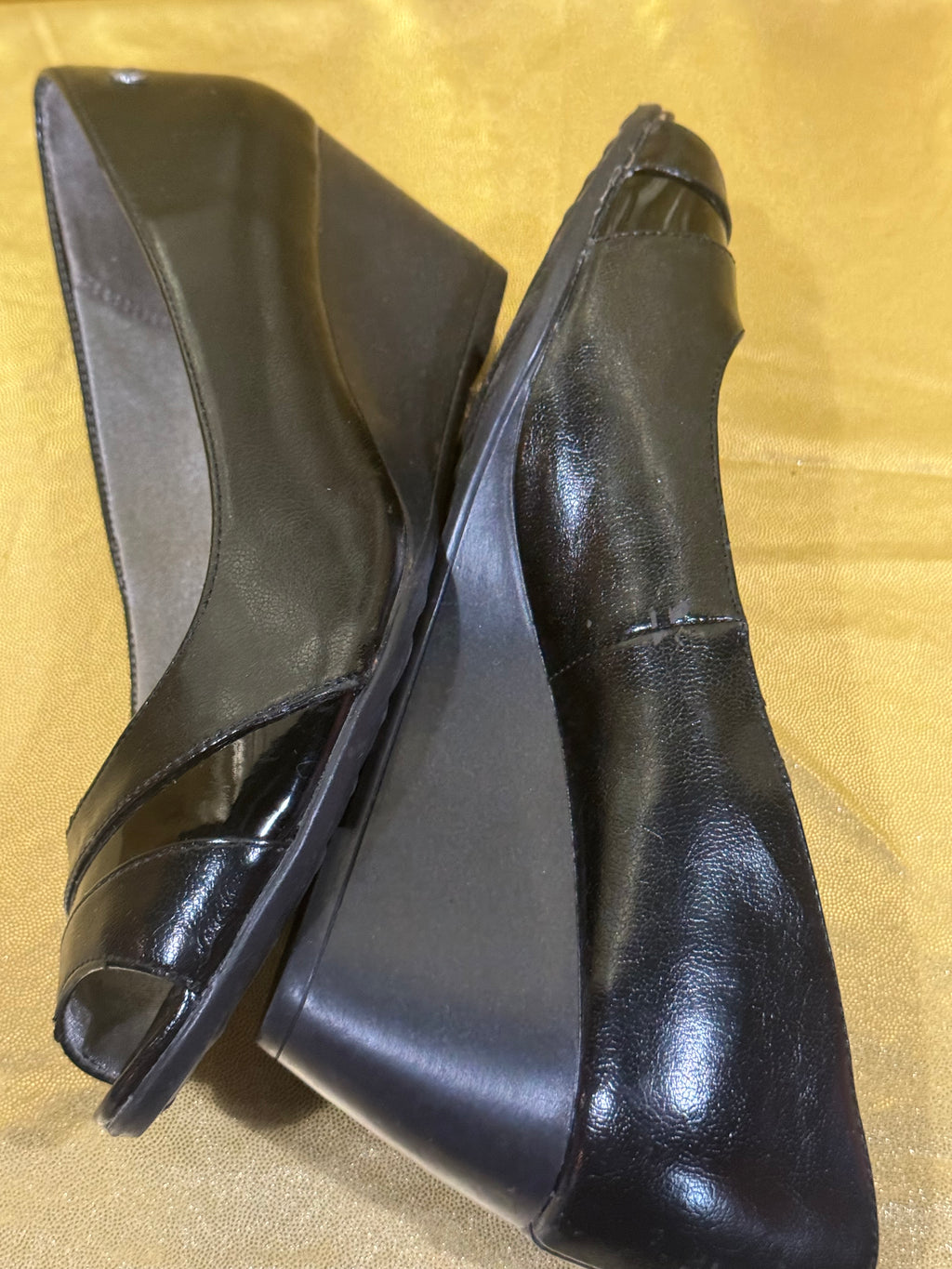 LifeStride Soft System Black Patent Peep-Toe Wedge Pumps – Size 8 Comfort Support