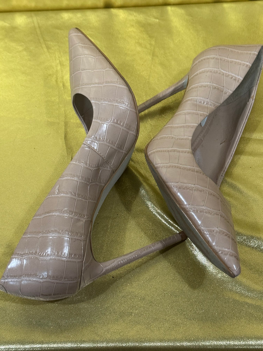✨ Steve Madden Vala Croc-Embossed Pointed-Toe Pumps – Nude/Beige, Size 8.5 ✨