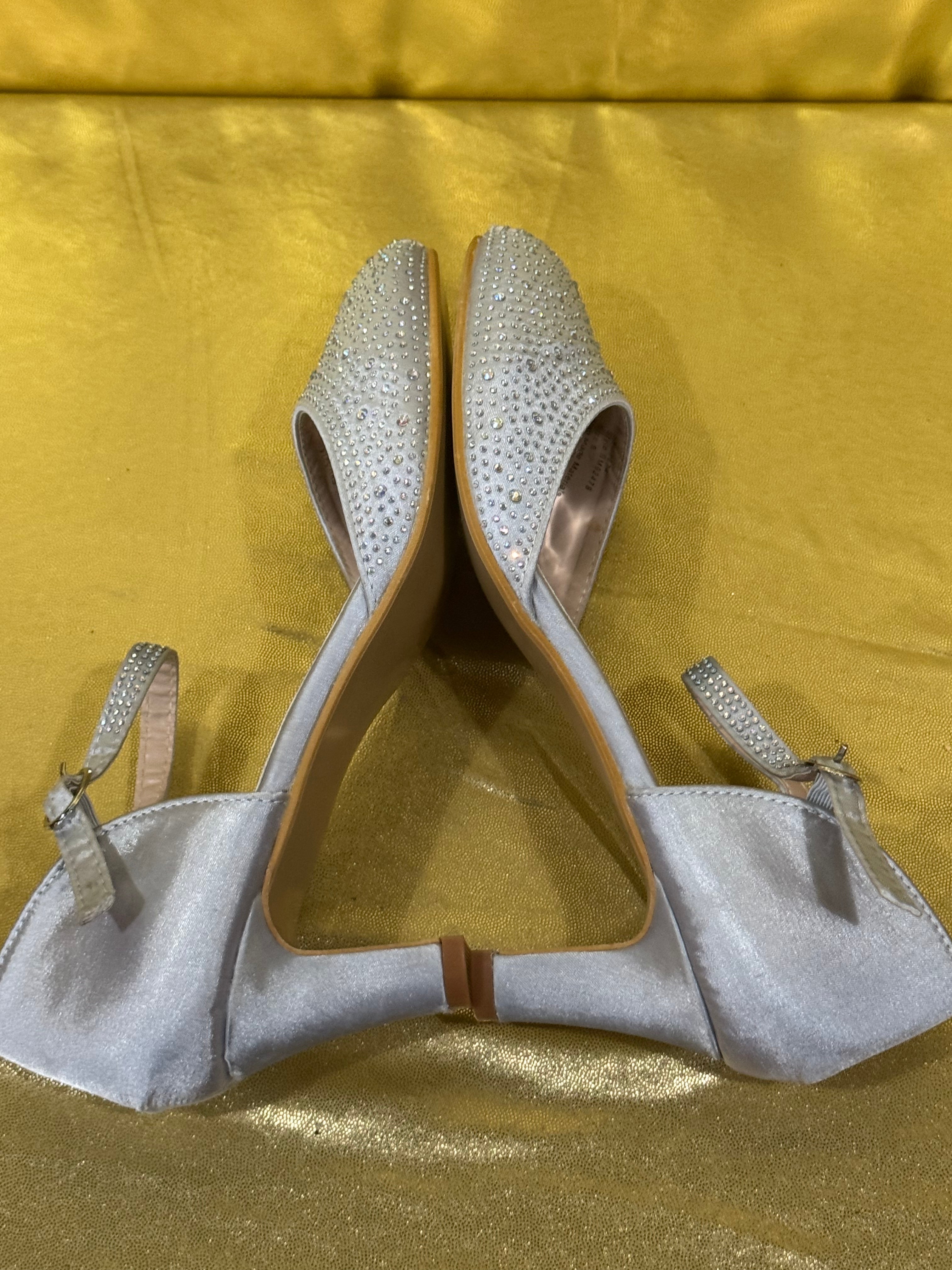 Bandolino "Tad" Black Wedge Pumps with Silver Hardware Accents – Size 9.5