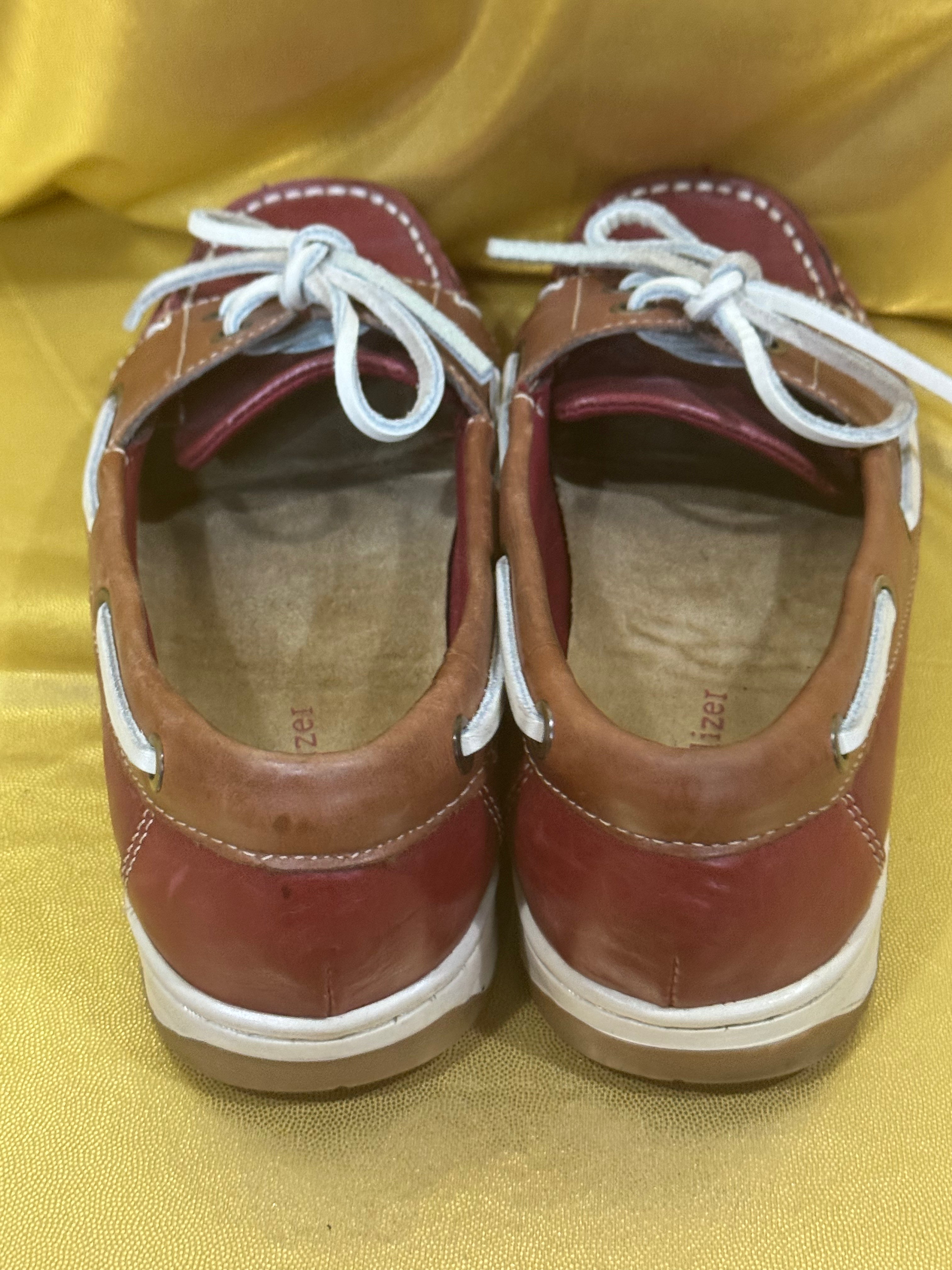 Vintage-Vibe Naturalizer Leather Boat Shoes – Size 7.5