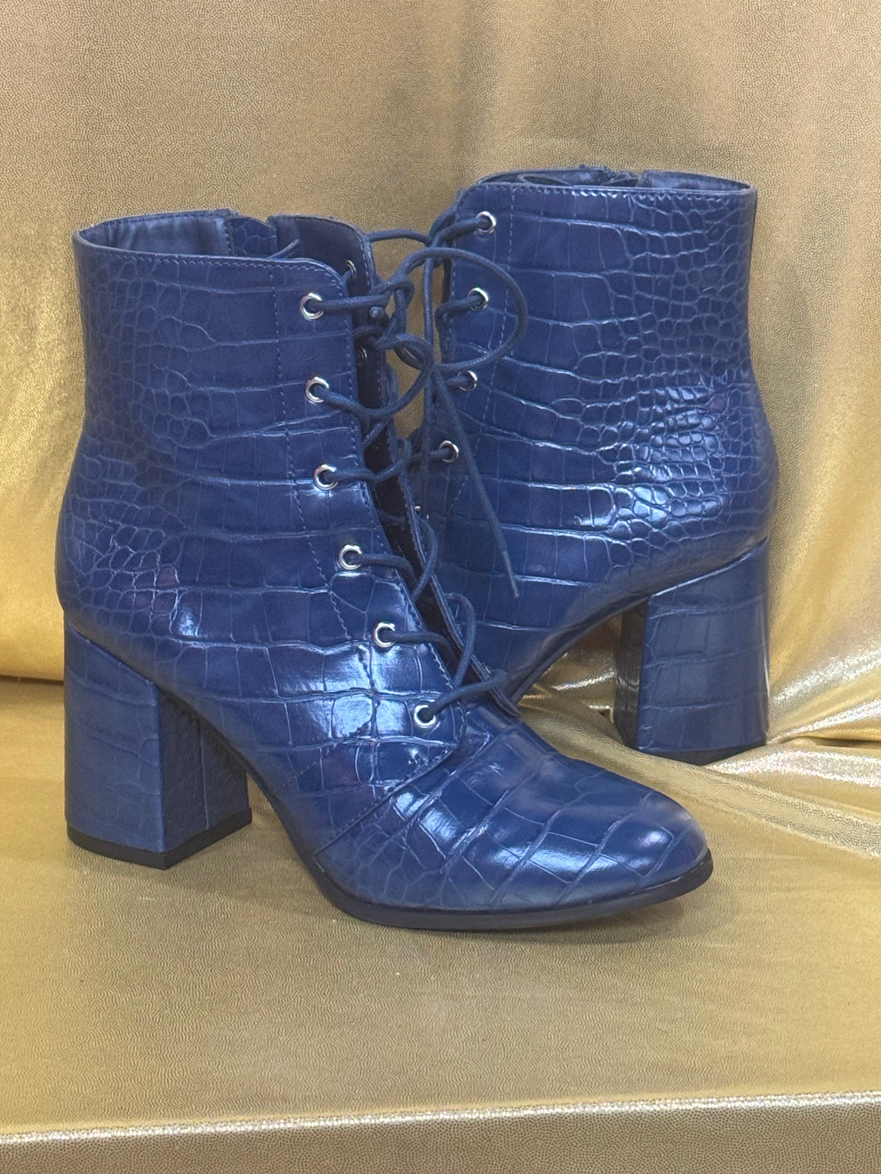 ✨ Statement Maker: Forever 21 Blue Croc Lace-Up Boots (Size 6) ✨