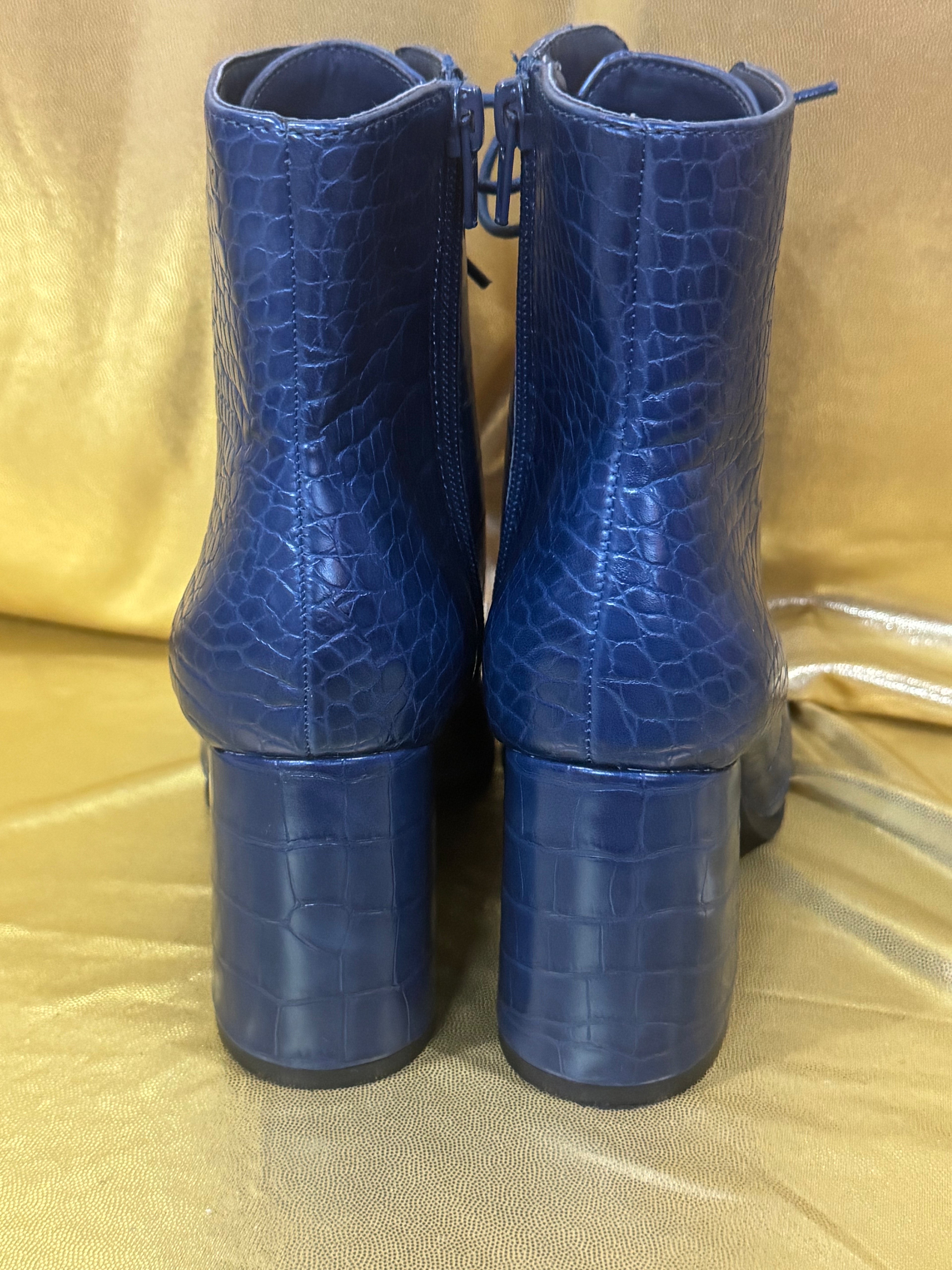 ✨ Statement Maker: Forever 21 Blue Croc Lace-Up Boots (Size 6) ✨