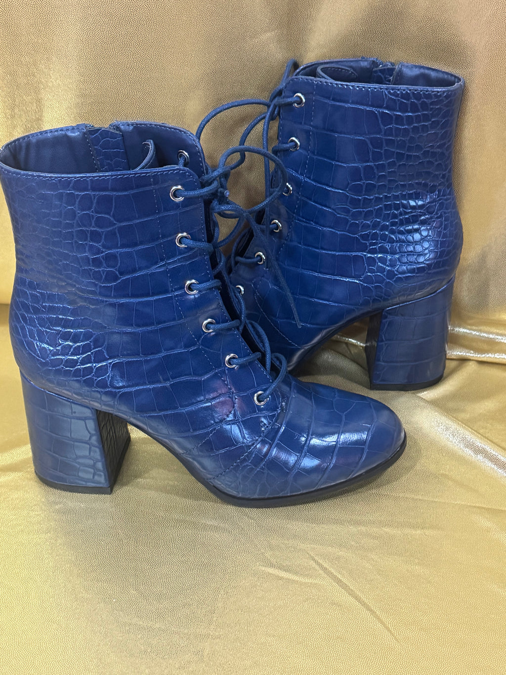 ✨ Statement Maker: Forever 21 Blue Croc Lace-Up Boots (Size 6) ✨