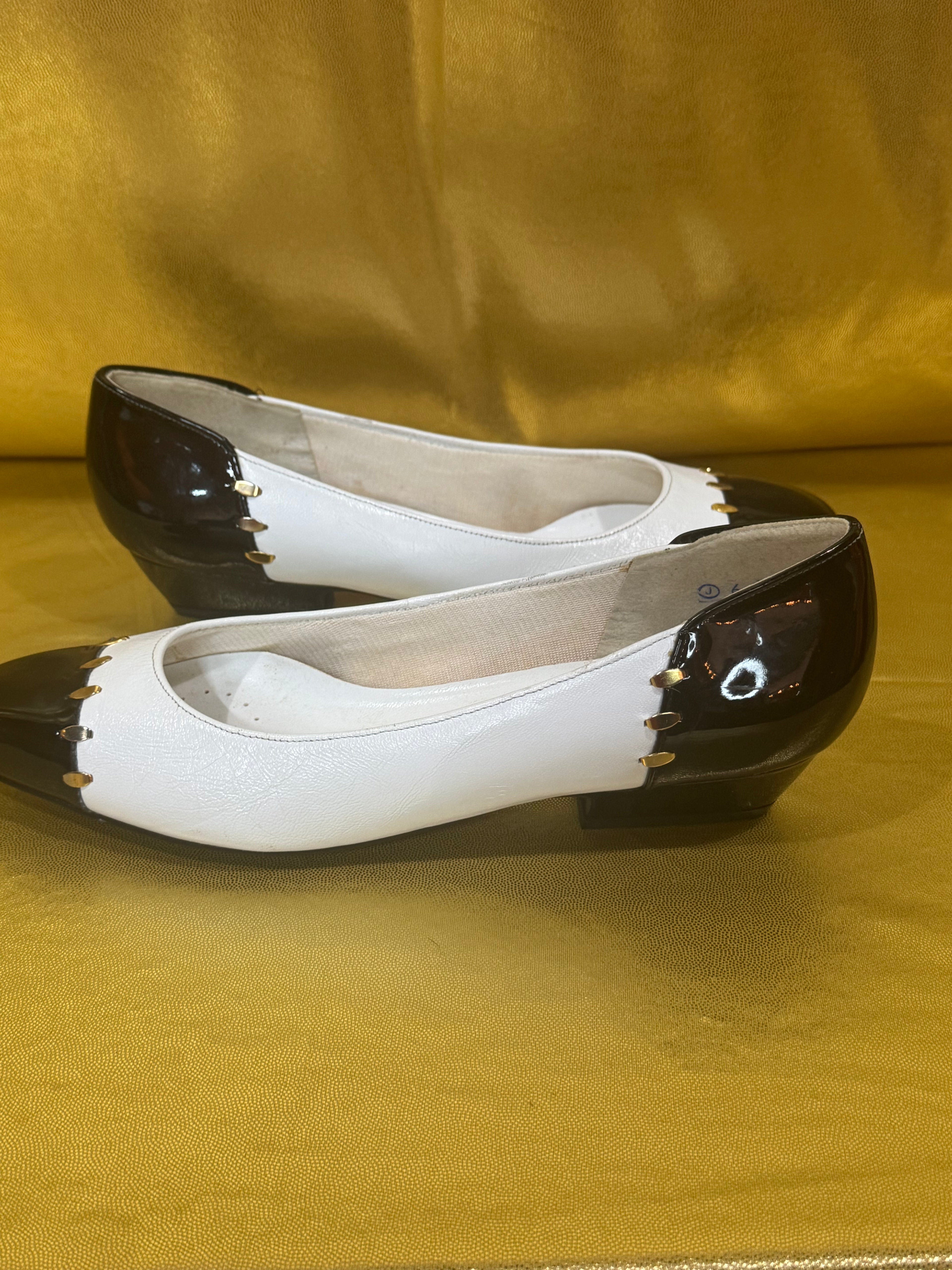 Vintage Selby Comfort Flex Black & White Cap Toe Pumps Size 6B — Made in USA