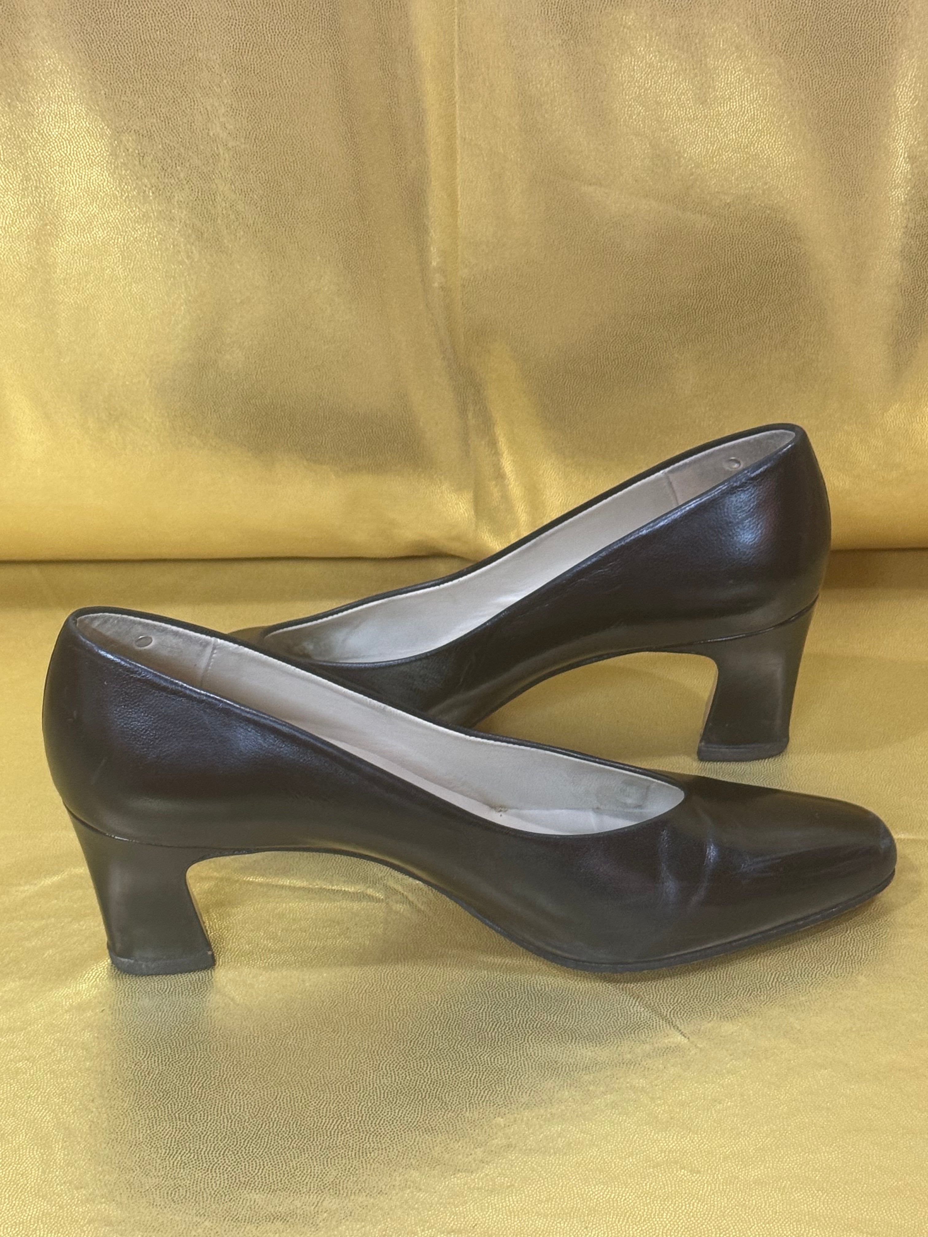 Etienne Aigner Taylor Black Leather Pumps Block Heel Almond Toe Vintage Size 7