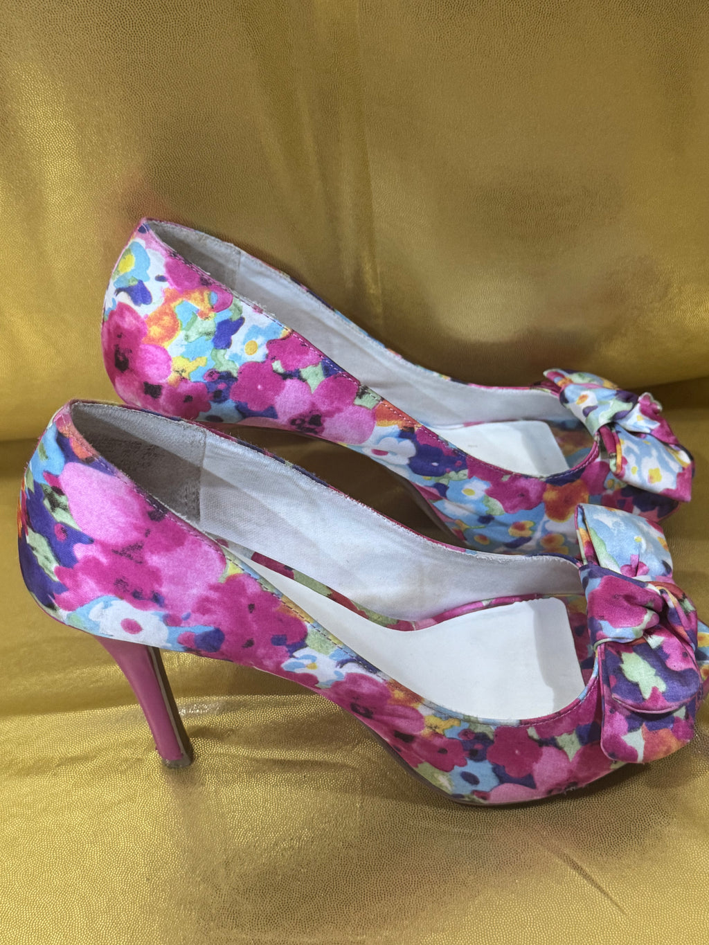 Fioni Floral Peep-Toe Platform Heels with Bow Detail – Size 9.5