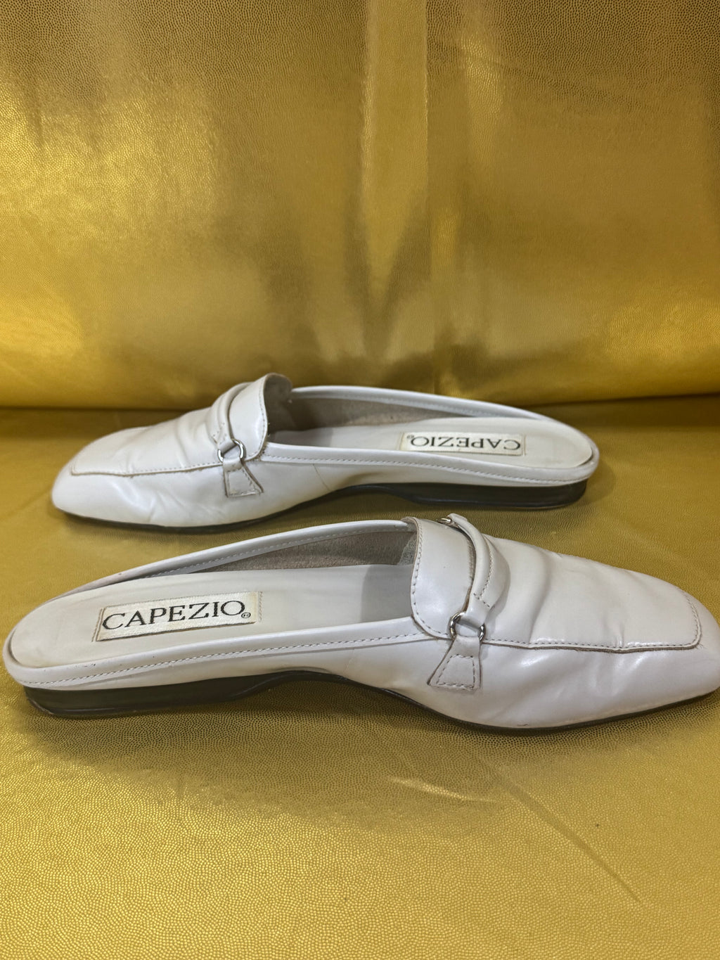 Vintage Capezio "Jenna" Cream Leather Mule Loafers – Size 6.5