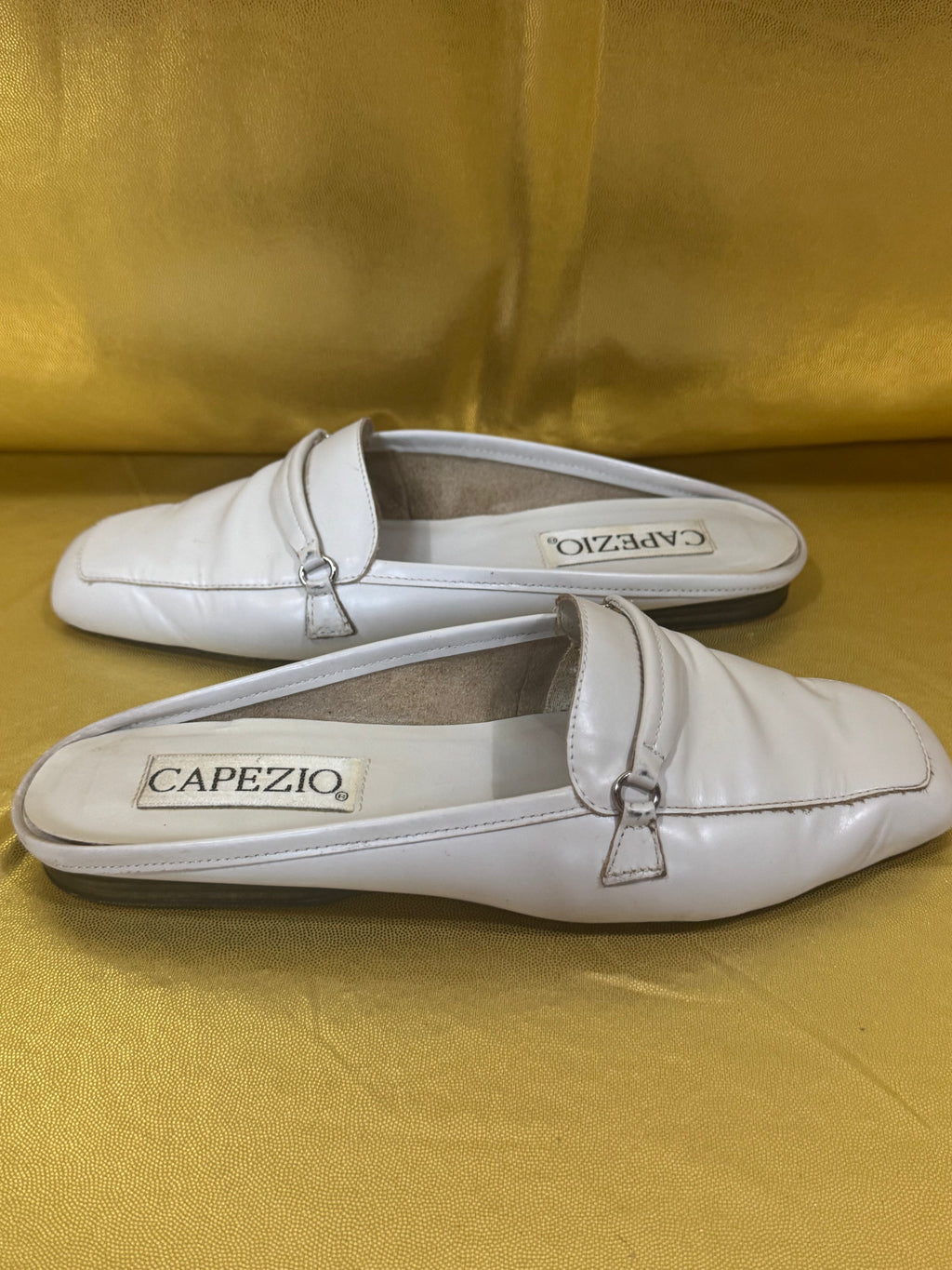 Vintage Capezio "Jenna" Cream Leather Mule Loafers – Size 6.5