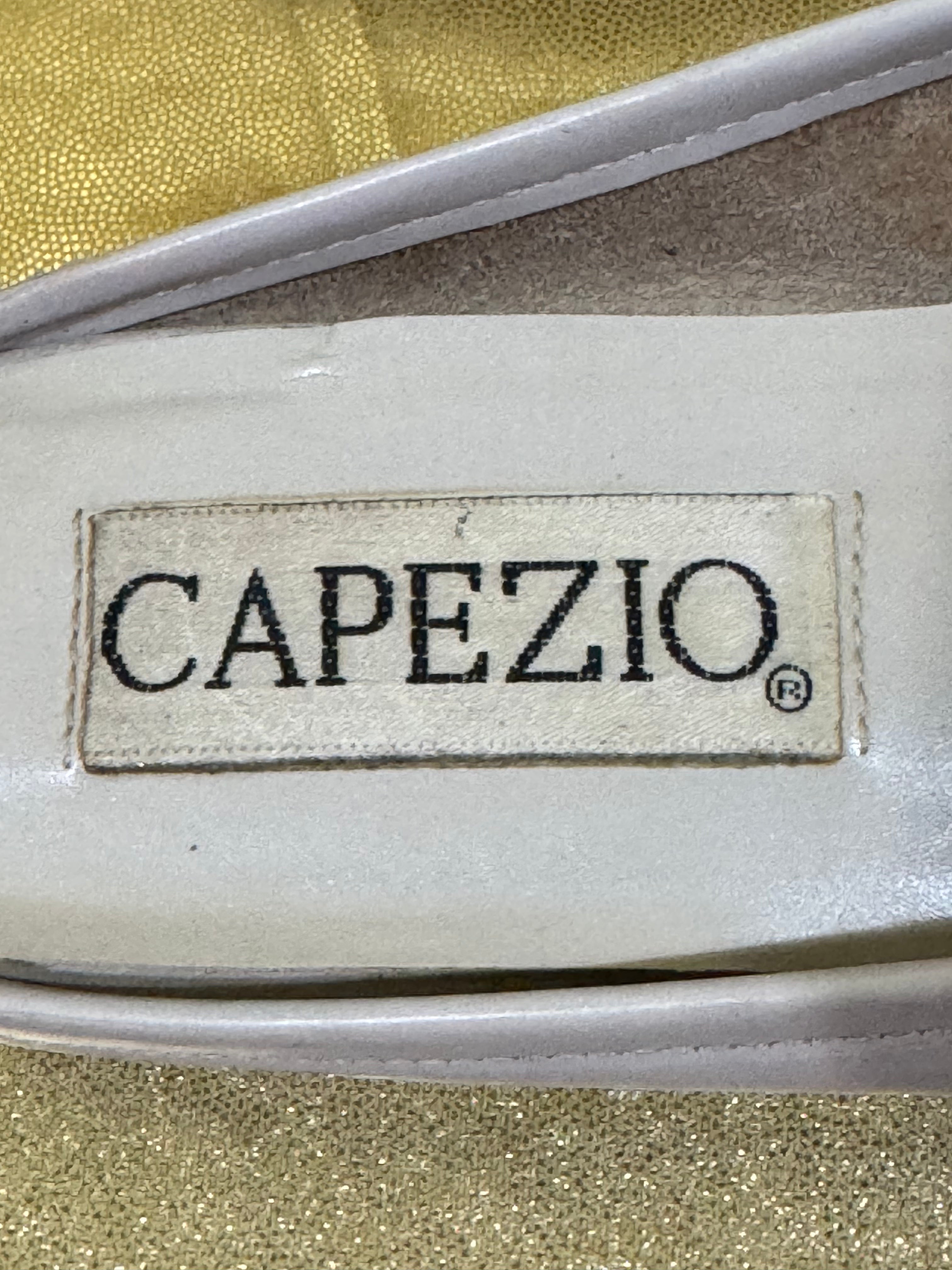 Vintage Capezio "Jenna" Cream Leather Mule Loafers – Size 6.5