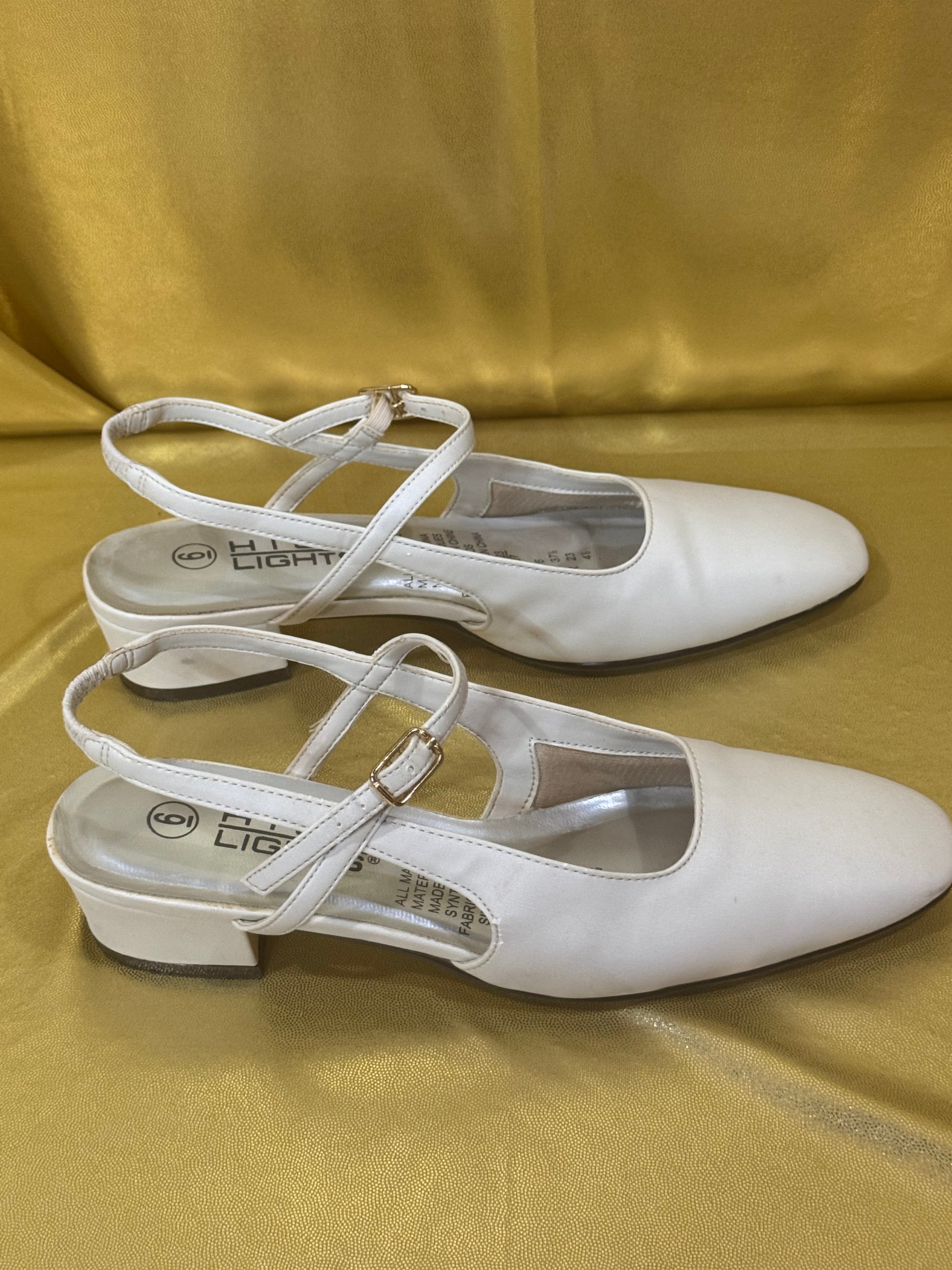 ✨ Highlights White Low Block Heel Slingback Pumps - Size 6 ✨