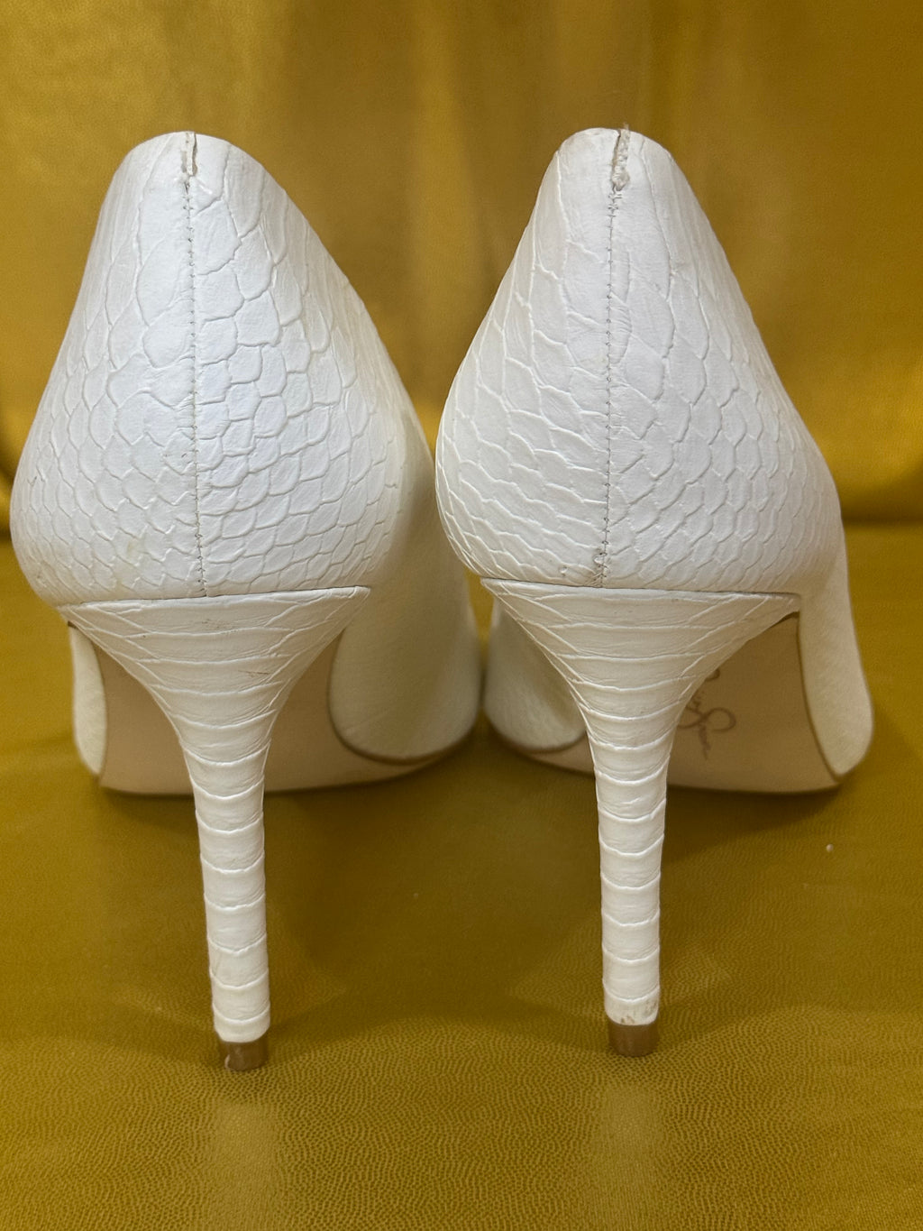 Jessica Simpson JP-Lancie White Snake-Embossed Pointed Toe Pumps — Size 8M / 38.5
