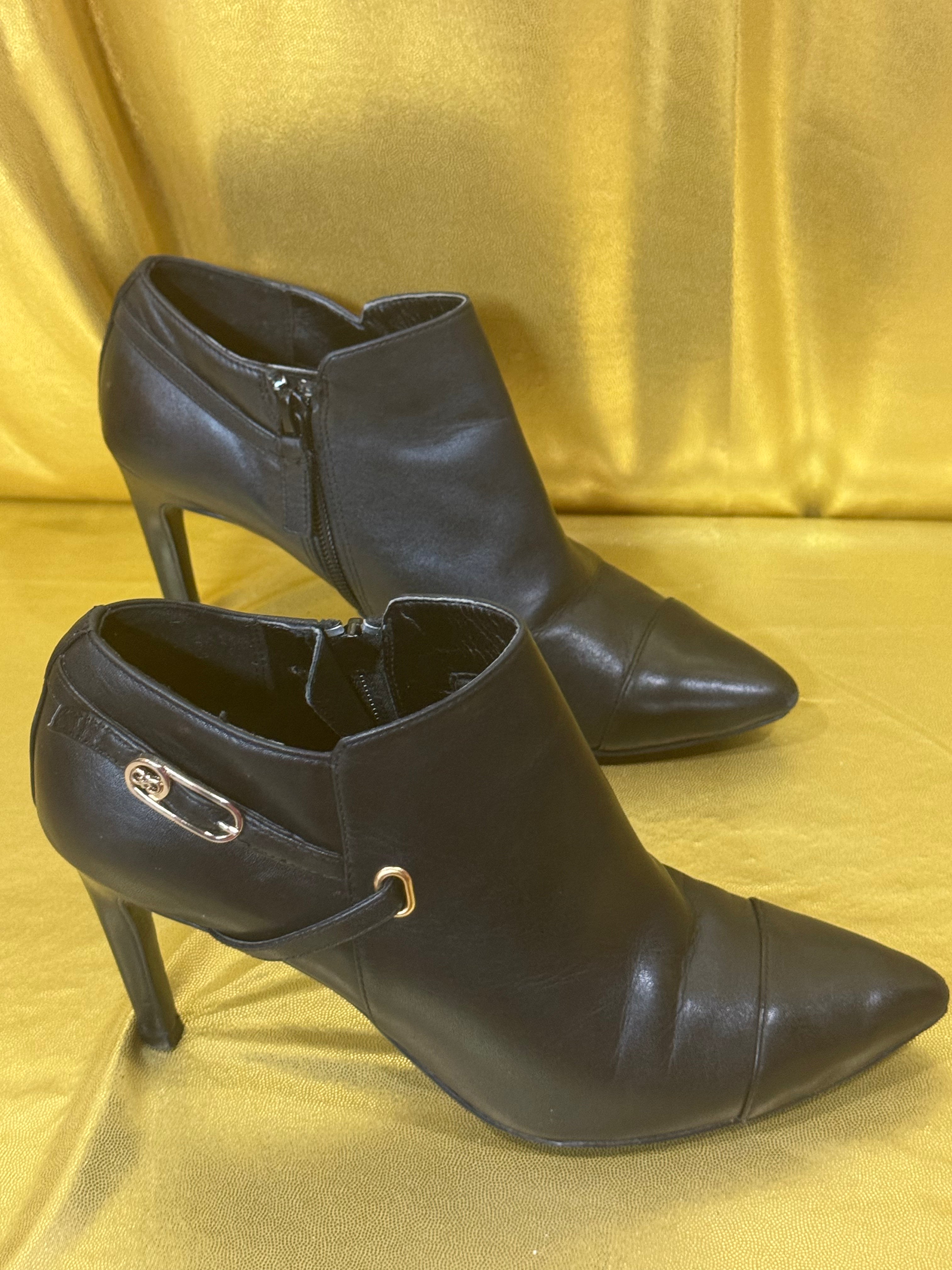 Cole Haan Yasmine Leather Shootie Ankle Boots Black Stiletto Heel Size 6B
