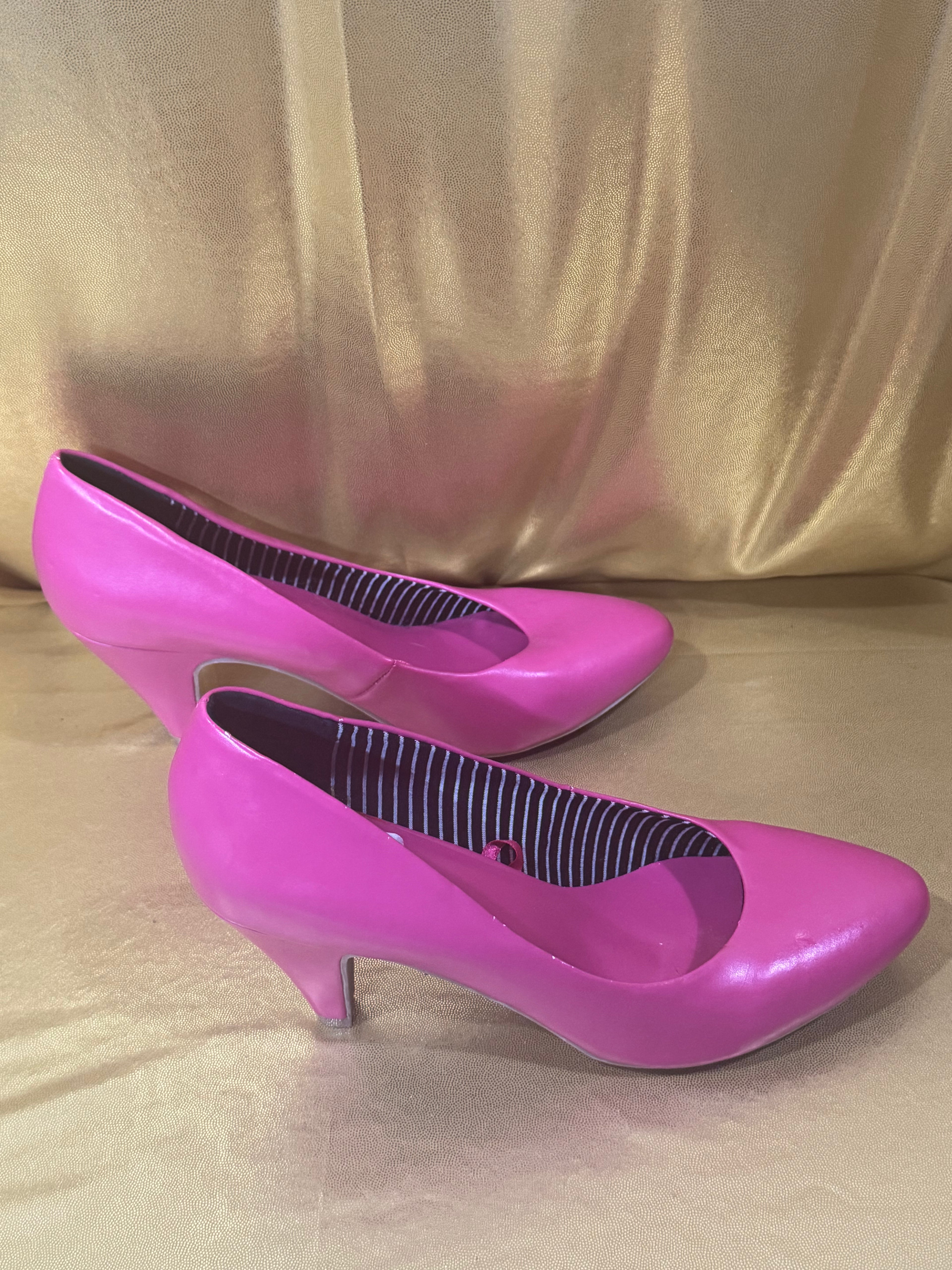 Material Girl Hot Pink Kitten Heels – Size 8.5