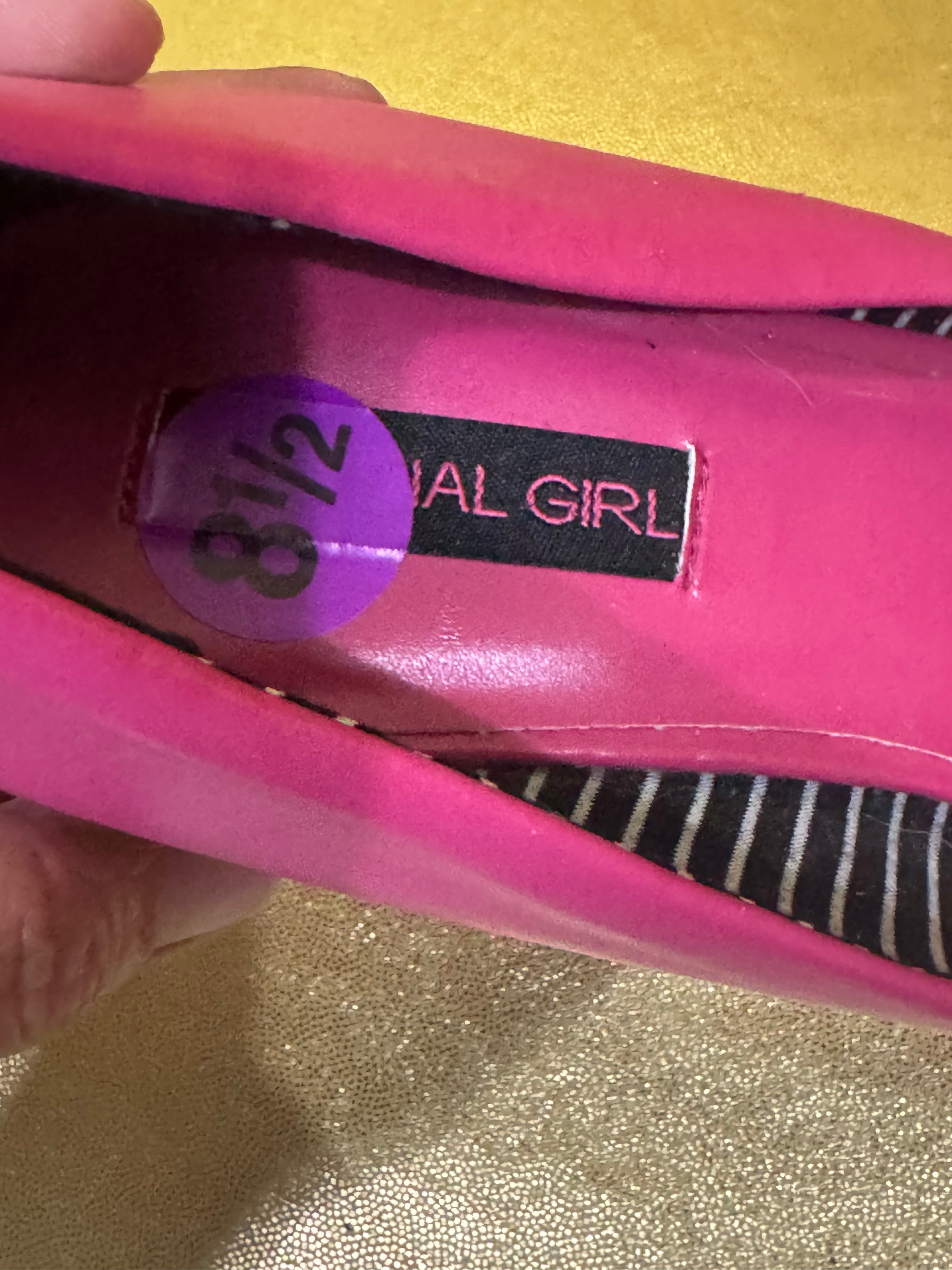 Material Girl Hot Pink Kitten Heels – Size 8.5