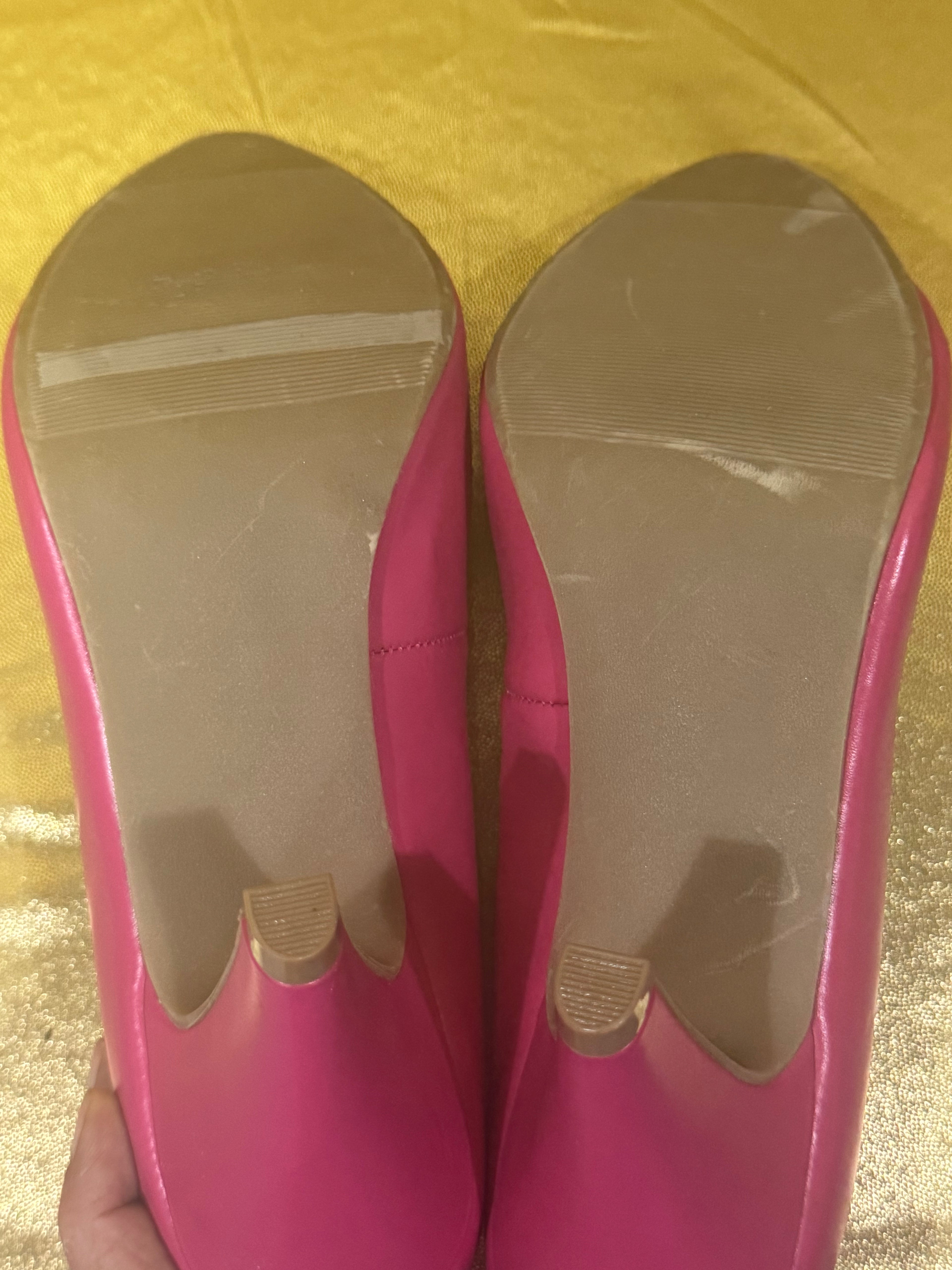 Material Girl Hot Pink Kitten Heels – Size 8.5