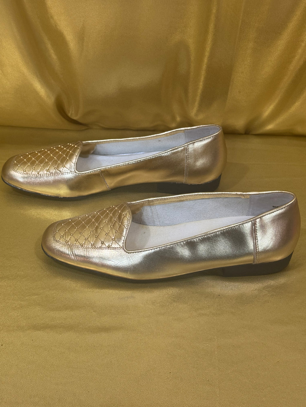 Easy Spirit Barbie Metallic Gold Quilted Leather Loafers - Size 6