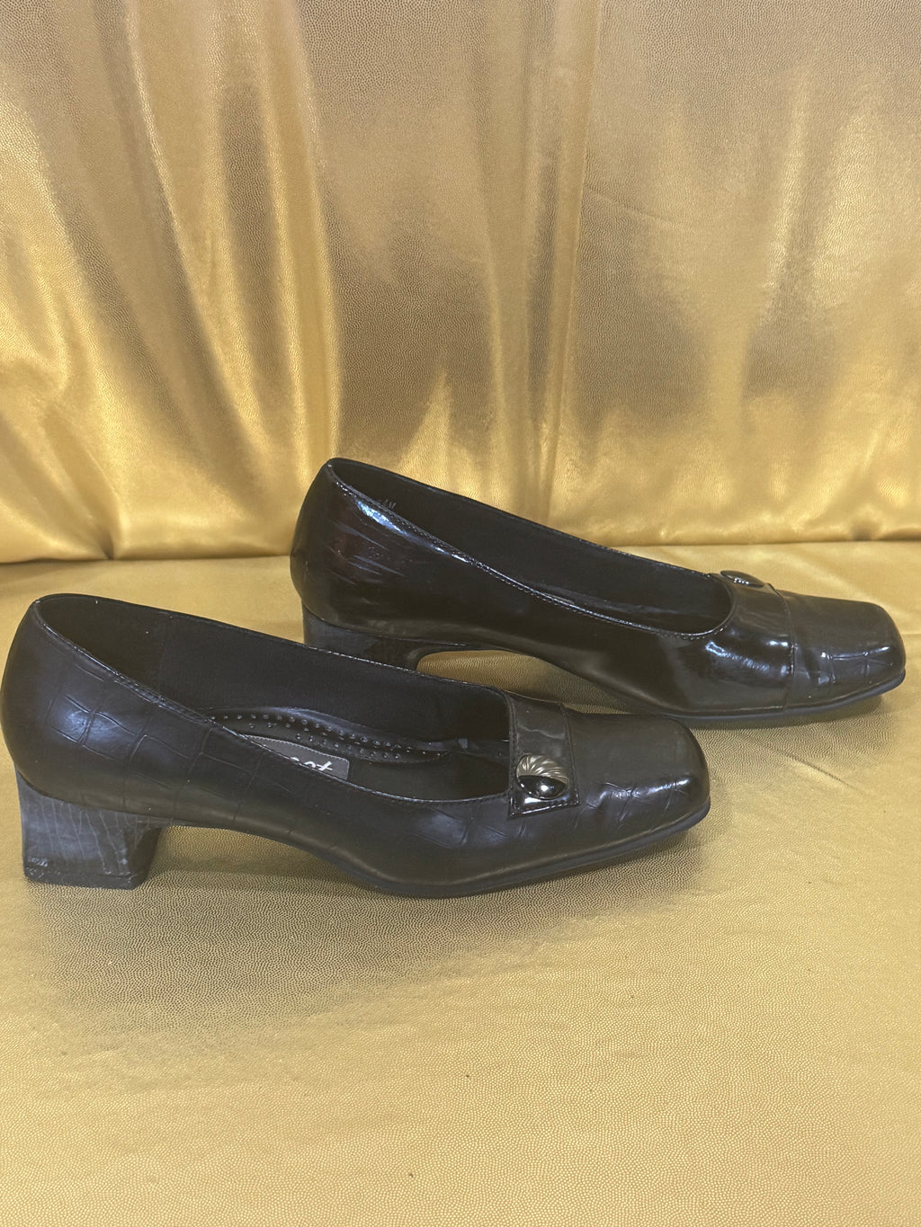 Vintage Easy Street Faux Croc Block Heel Pumps – Black, Size 5.5